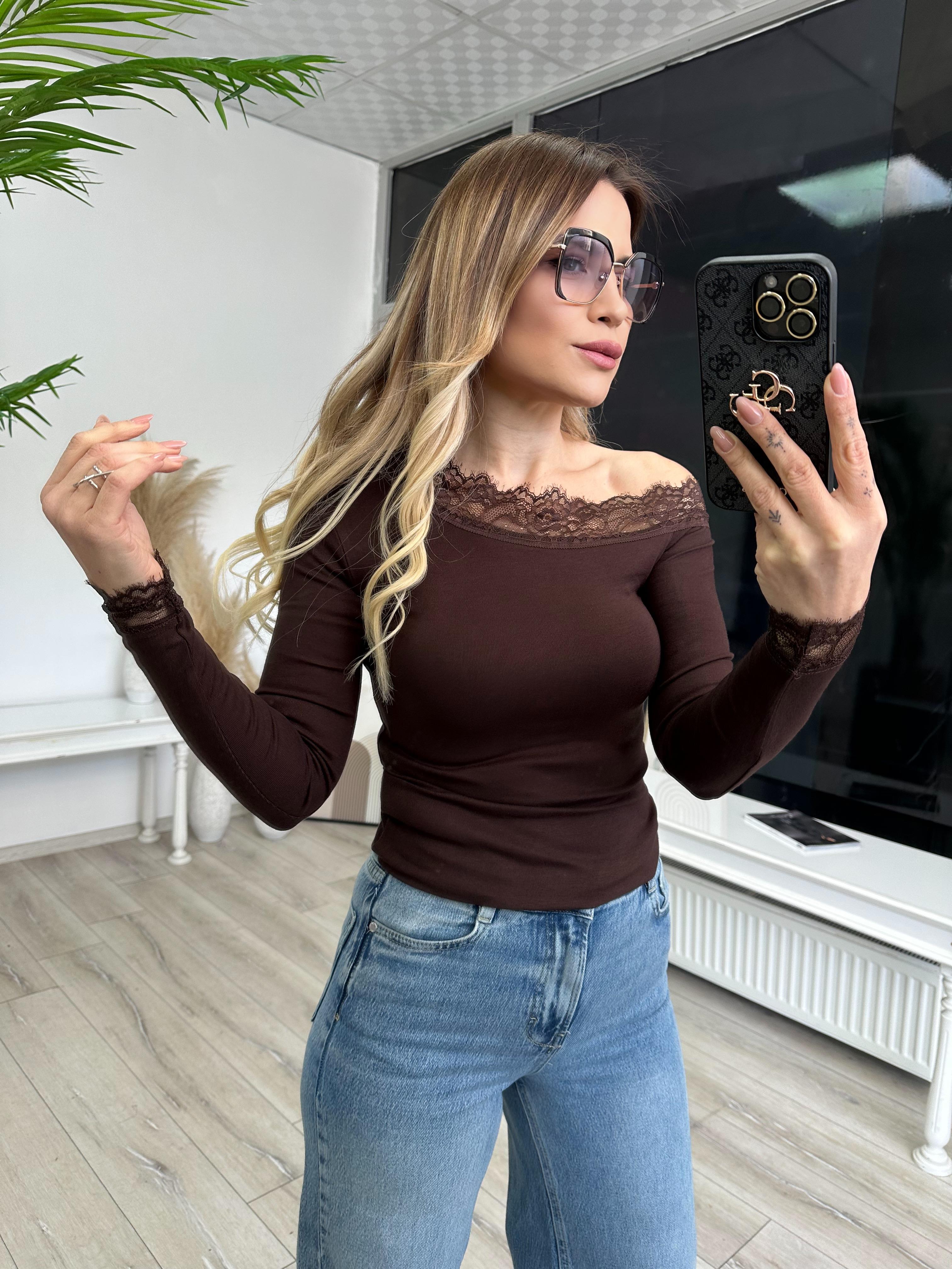 Kahve Tek Omzu Açık Dantelli Bluz