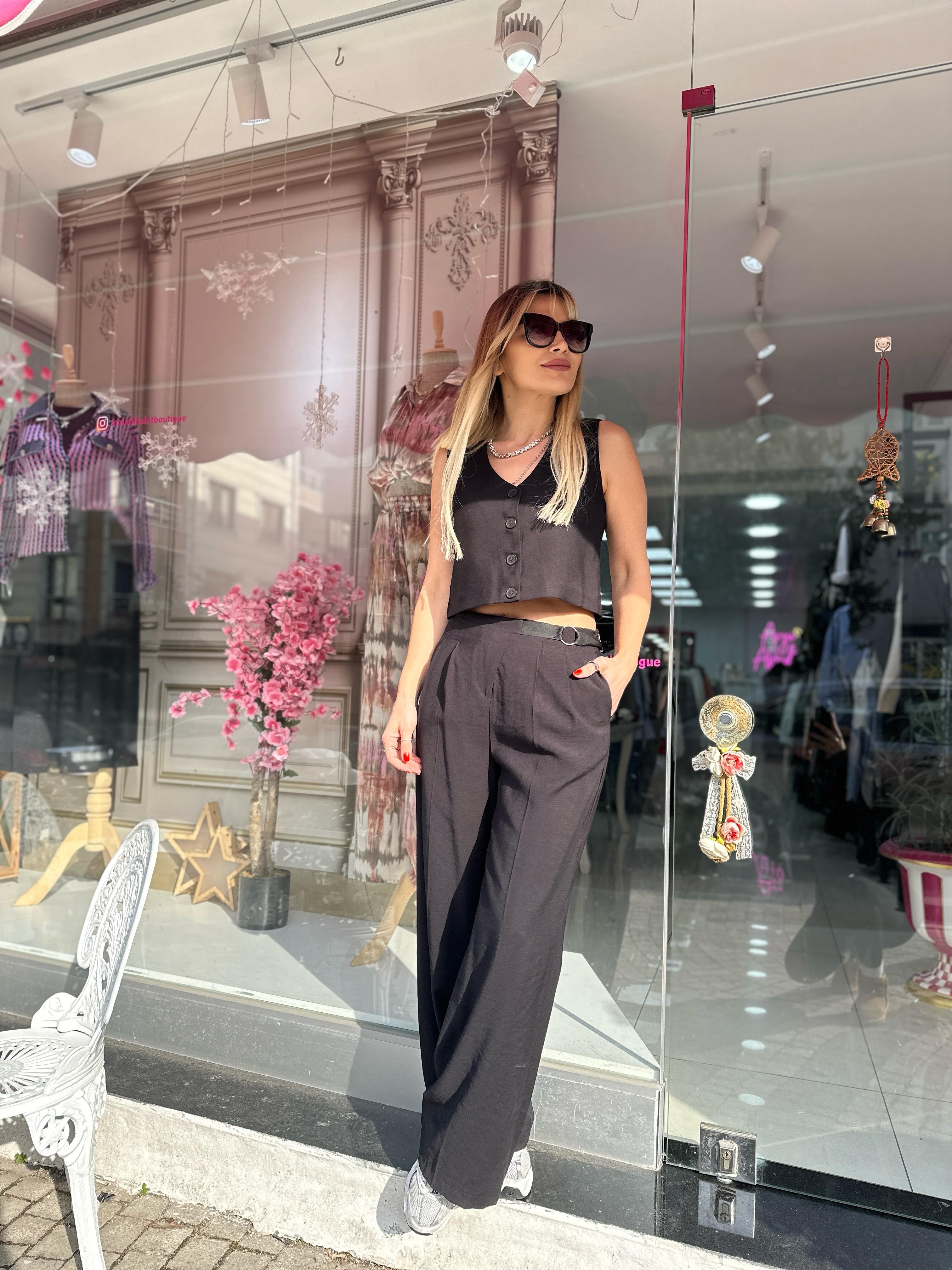 Kemer Detaylı Pileli Siyah  Pantolon