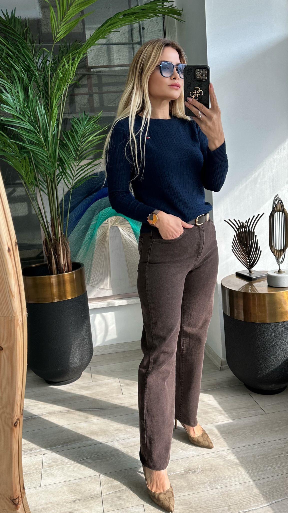 Kemerli Kahve Kesik Paça Jean