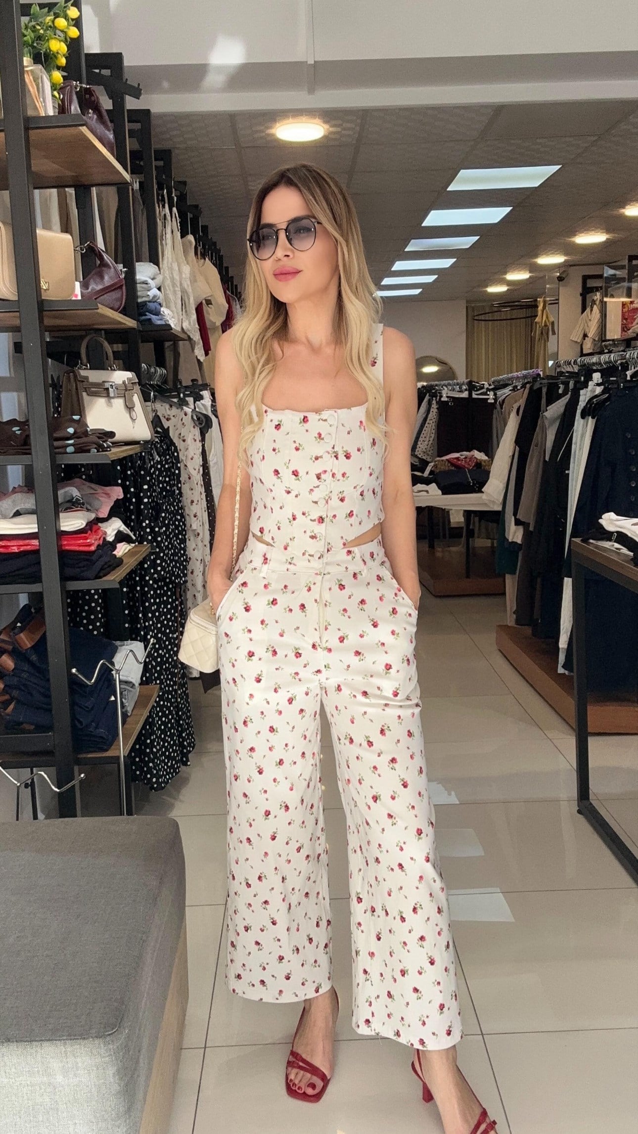 Kırmızı Çiçek Desenli Bluz Pantalon Takım