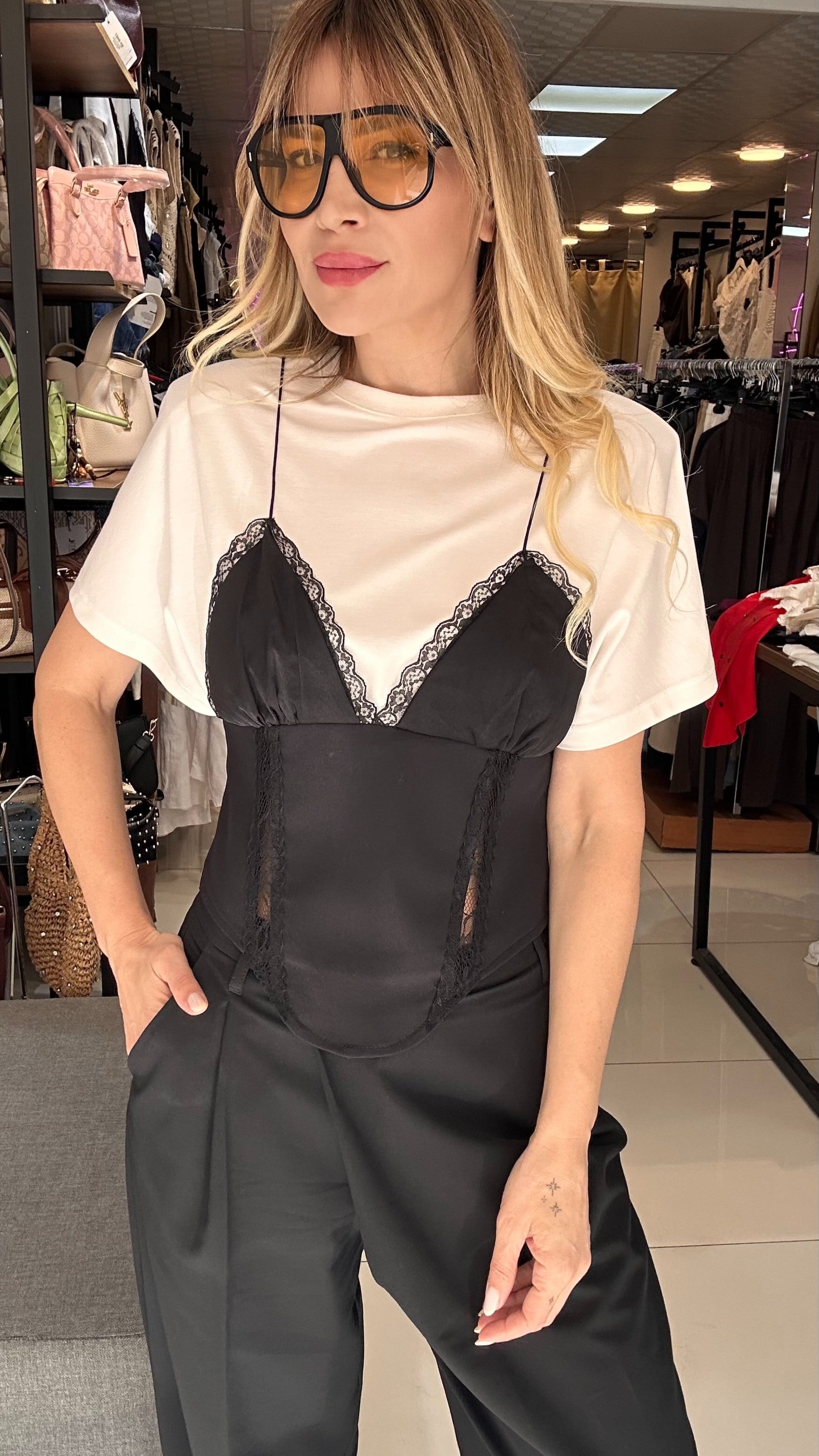 Korse Detaylı Beyaz T-shirt