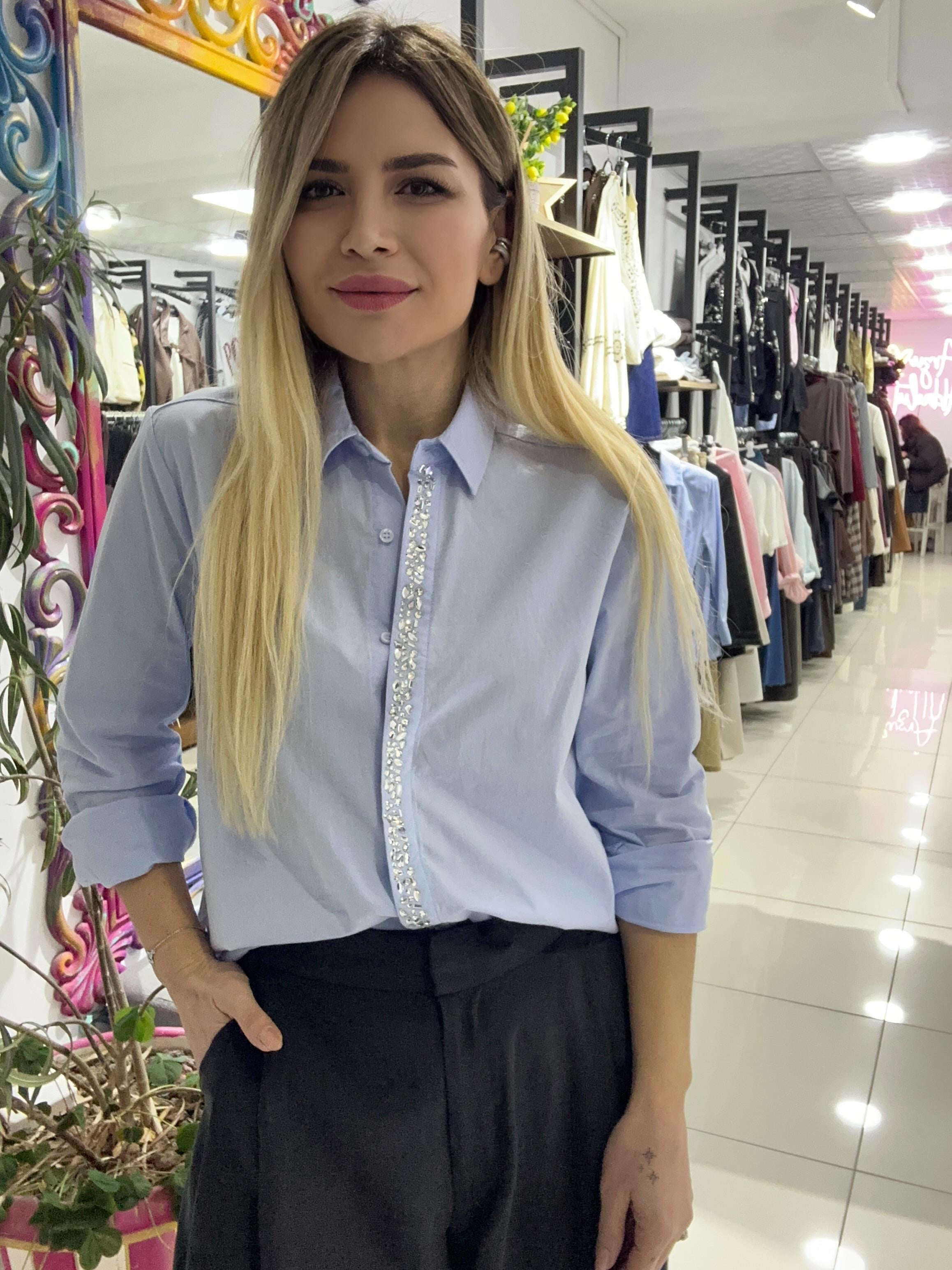 Mavi Taş Detaylı Gömlek 