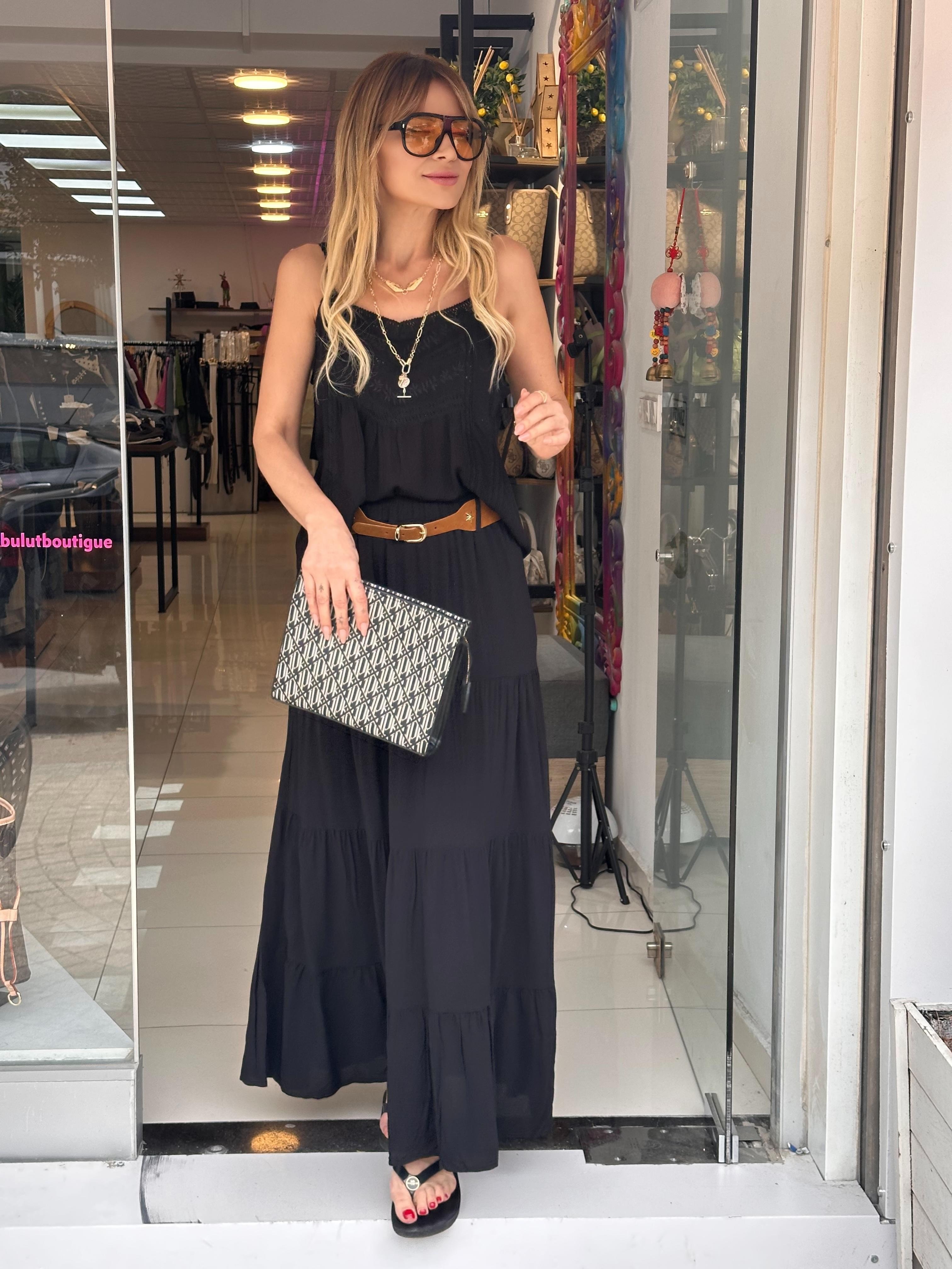 Nakış Detaylı Yırtmaçlı Bluz Etek Takım