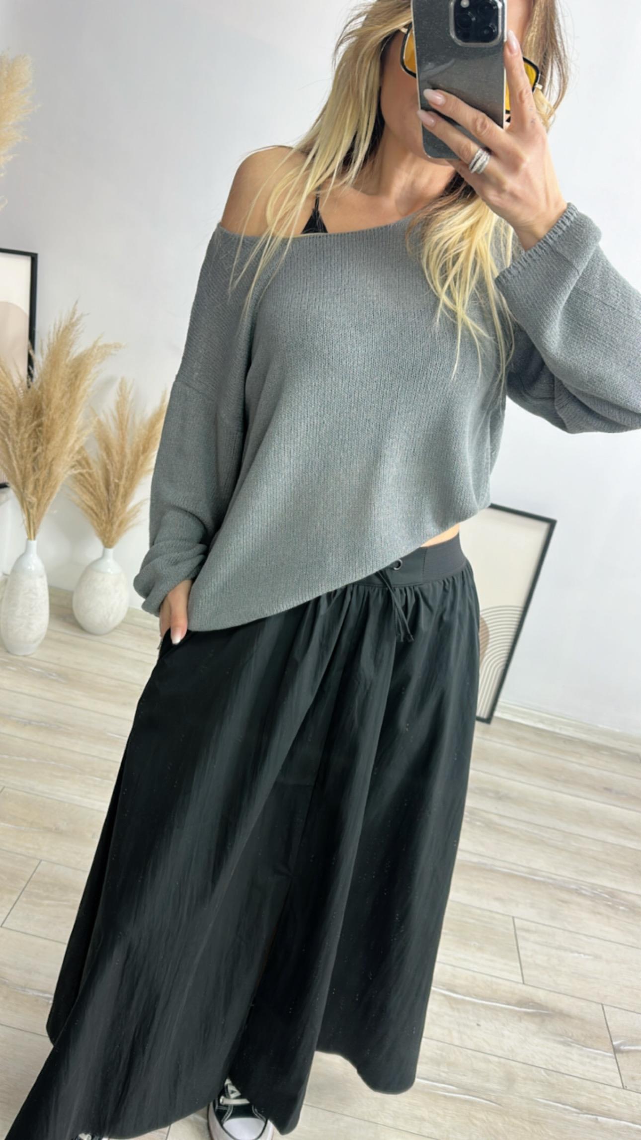 Oval Yaka Yumuşak Dokulu Triko