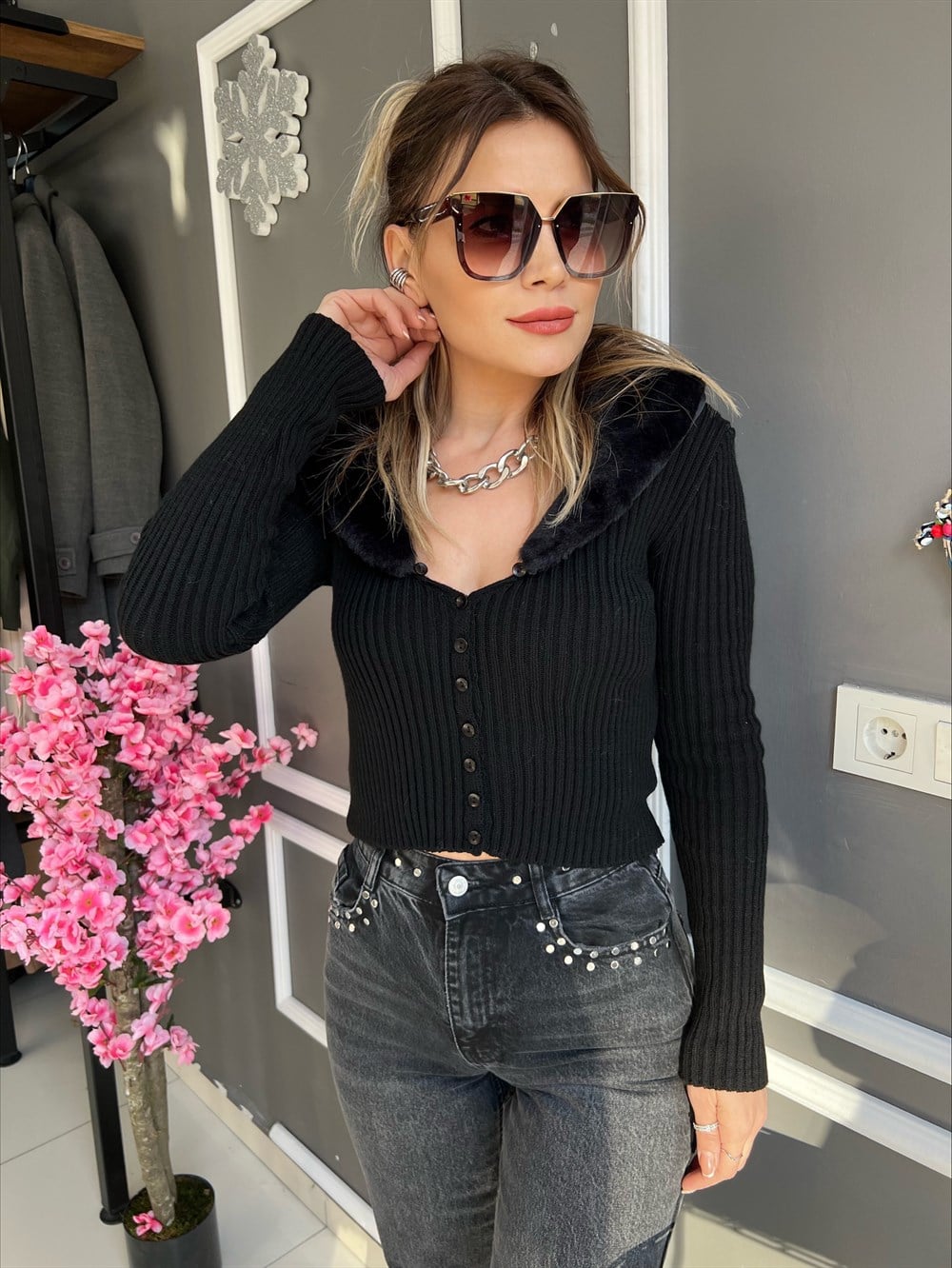 PK Siyah Kürk Yaka Düğmeli Triko