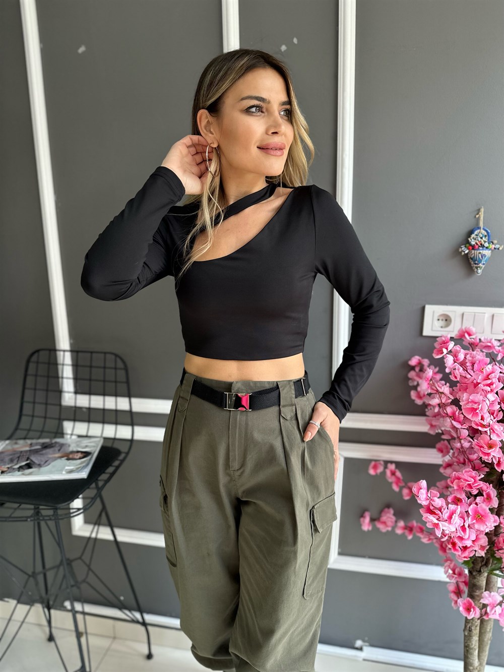 QZ Yaka Detay Crop Bluz