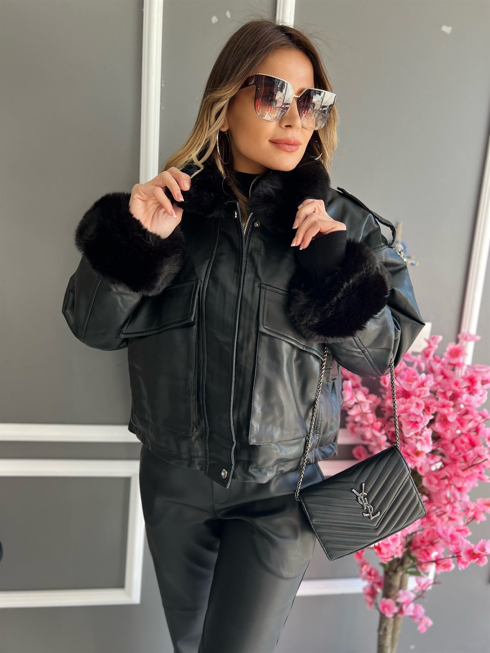 RB Kürk Detay Siyah Deri Mont