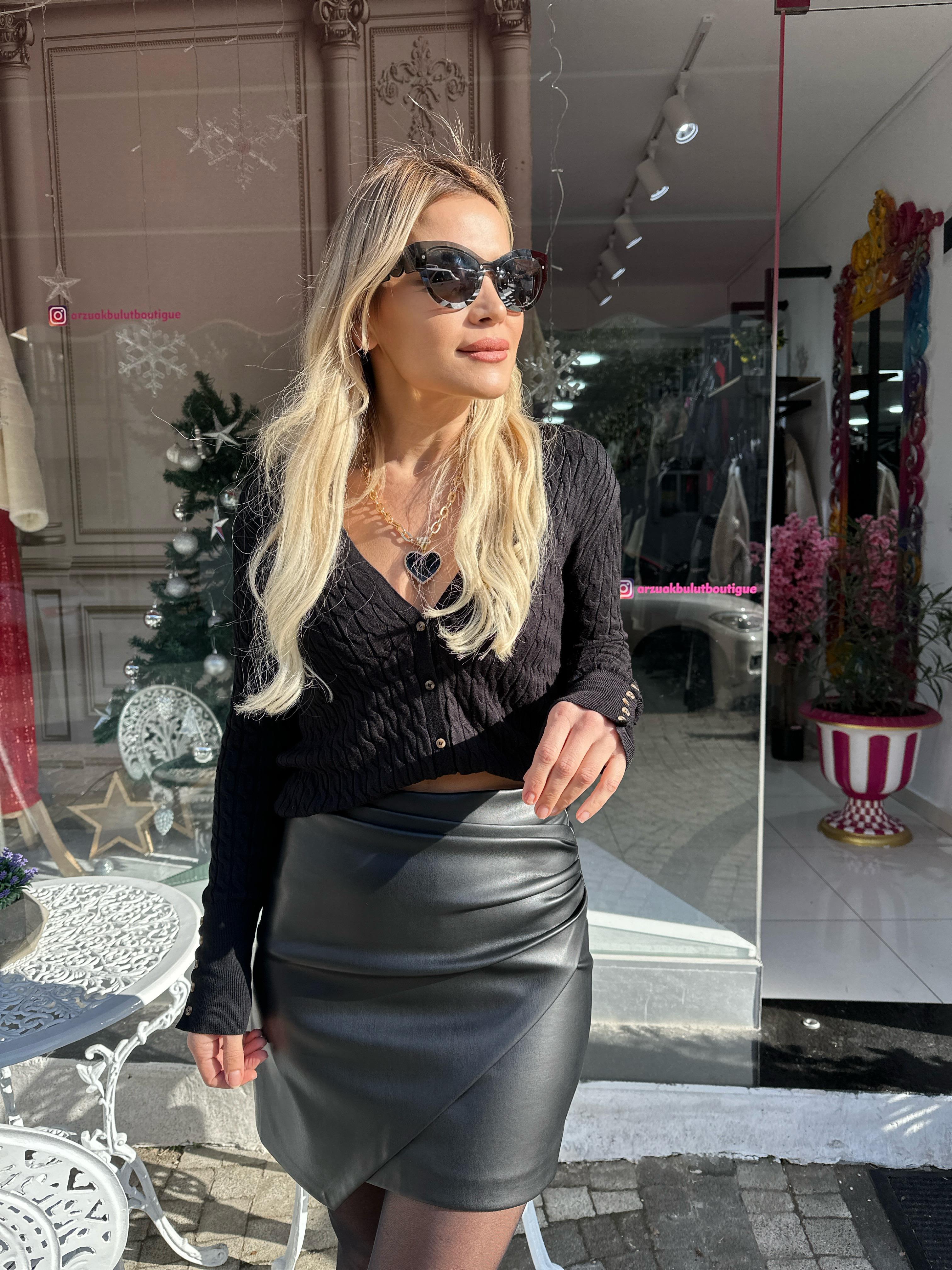 Saç Örgülü Düğmeli Hırka 