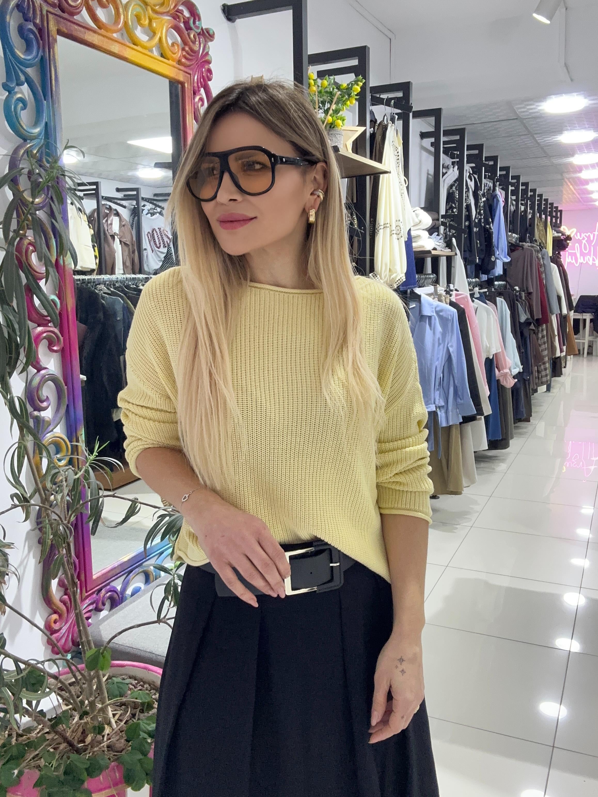 Sarı Kayık Yaka Basic Triko Kazak