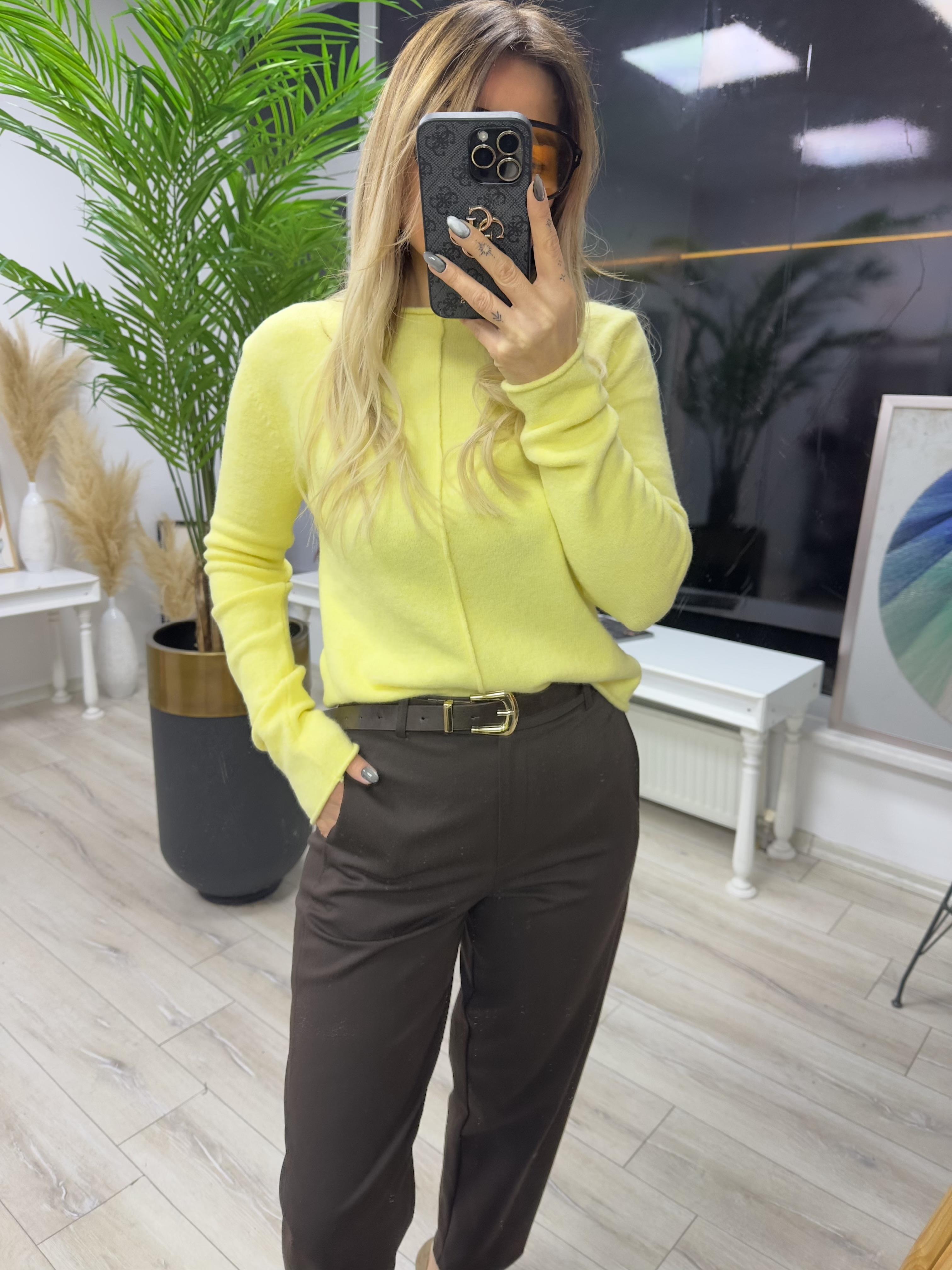 Sarı Kayık Yaka Triko 