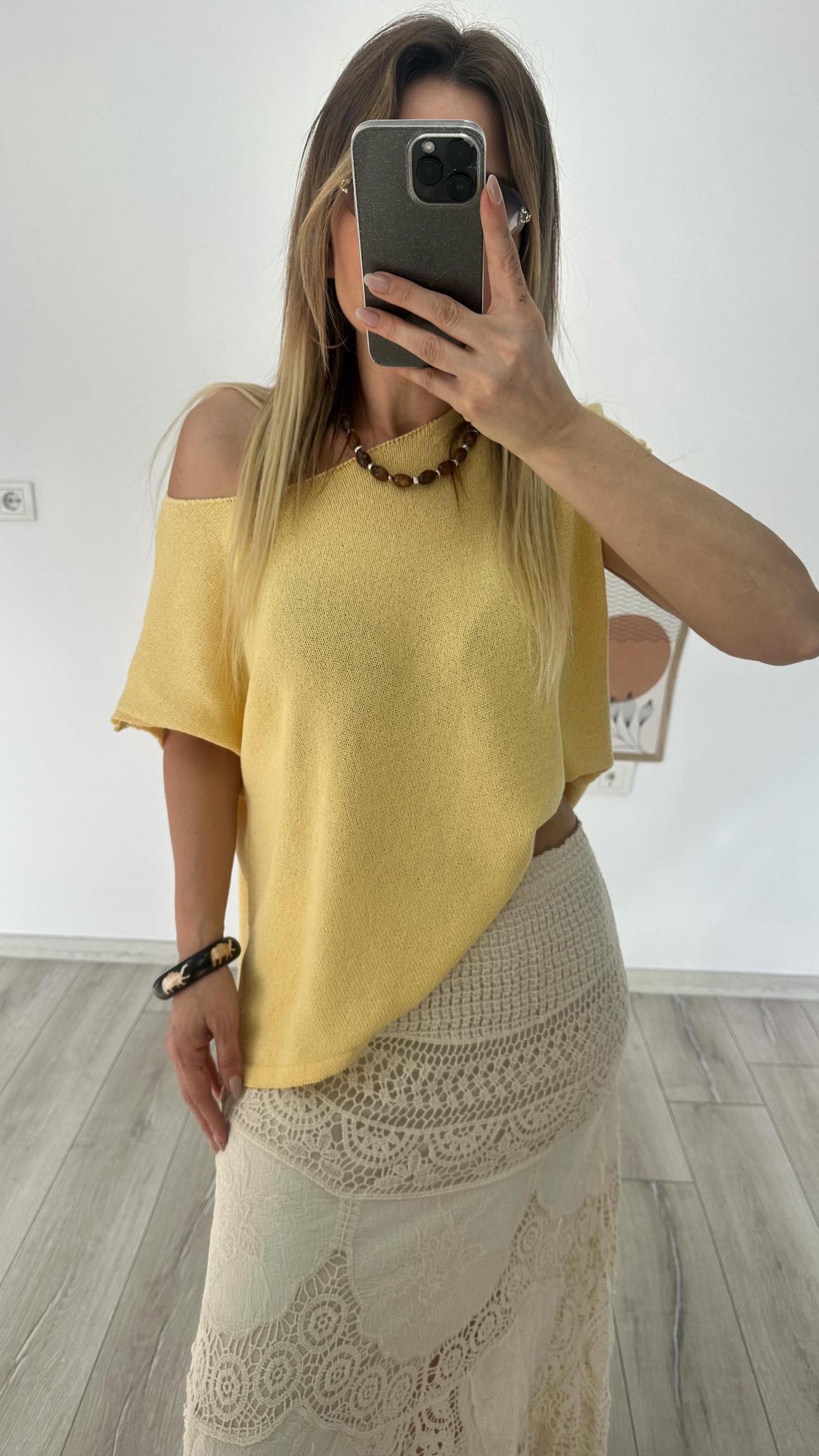 Sarı Omzu Açık Kısa Kol Triko