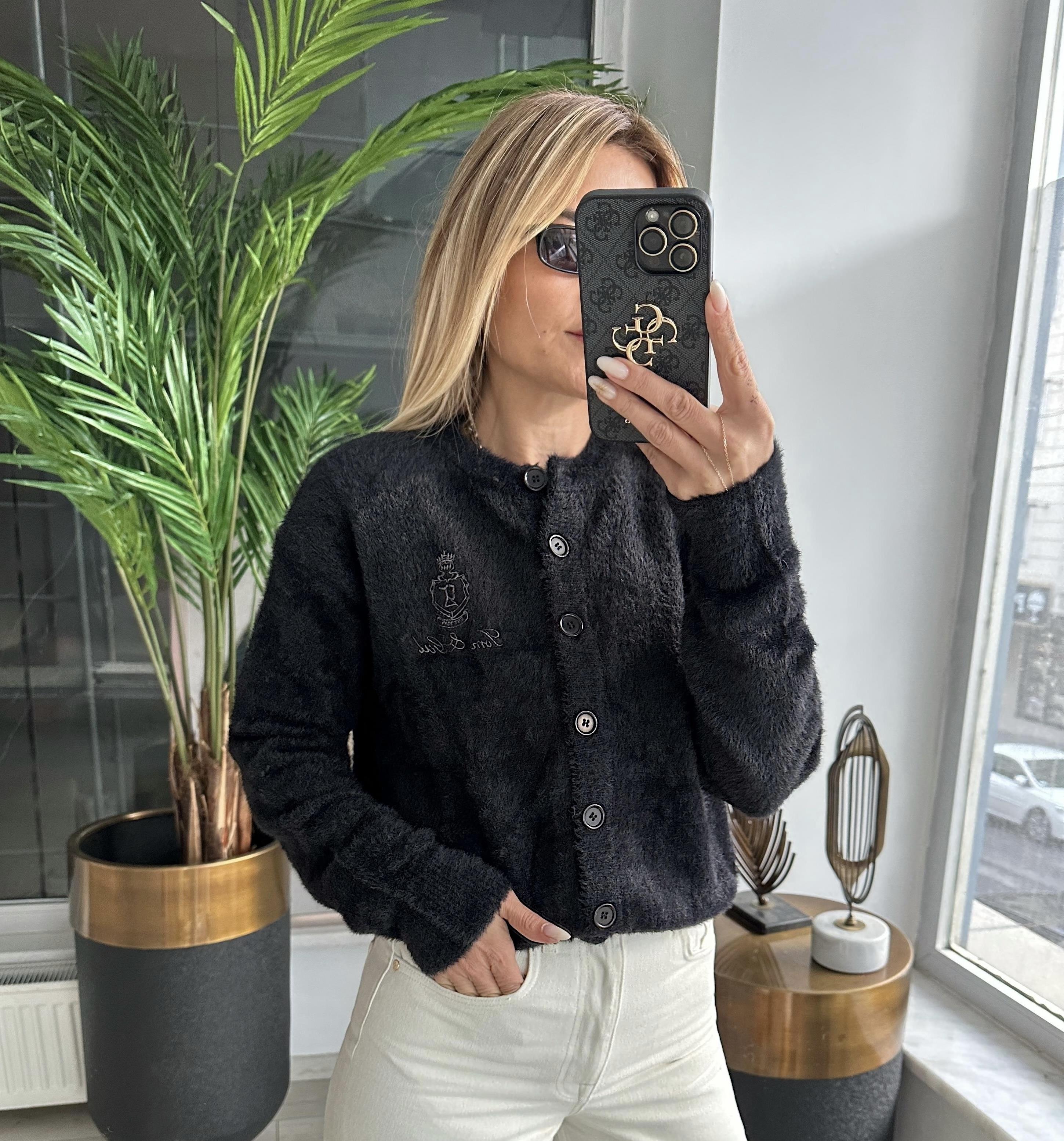 Siyah Angora Nakışlı Hırka