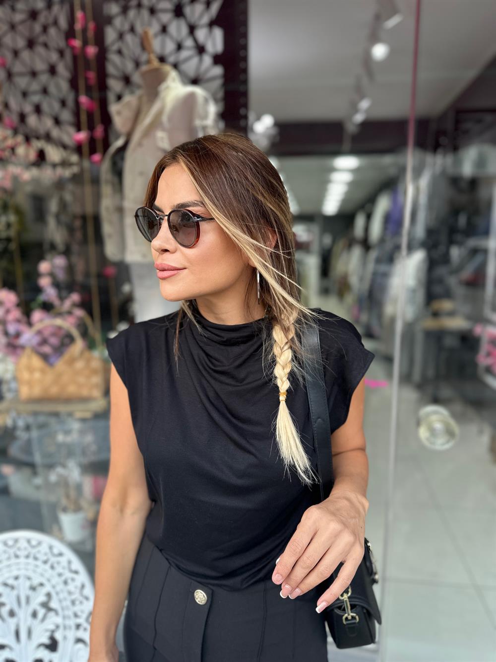 Siyah Asimetrik Yaka Bluz