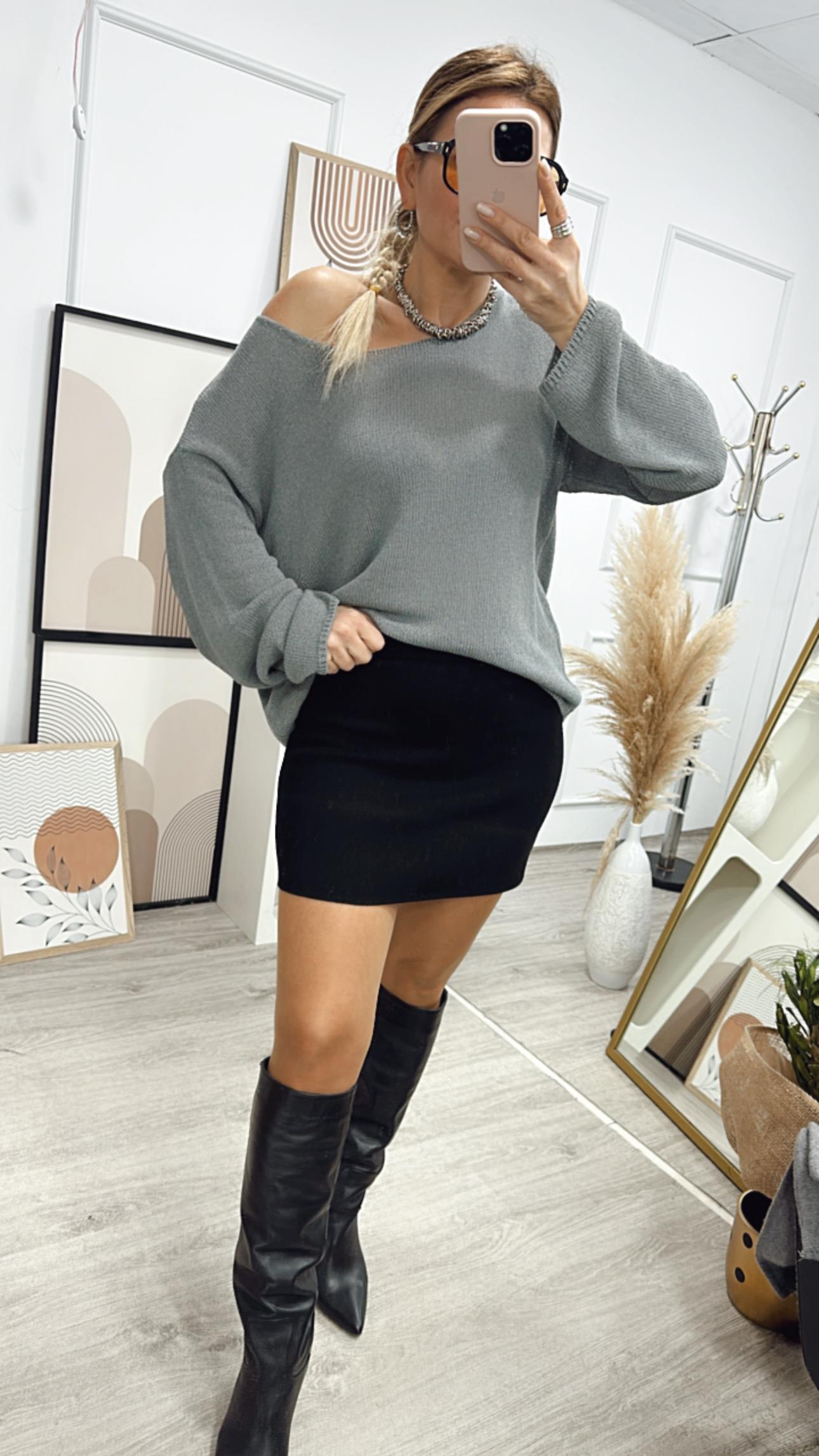 Siyah Beli Lastikli Triko Etek