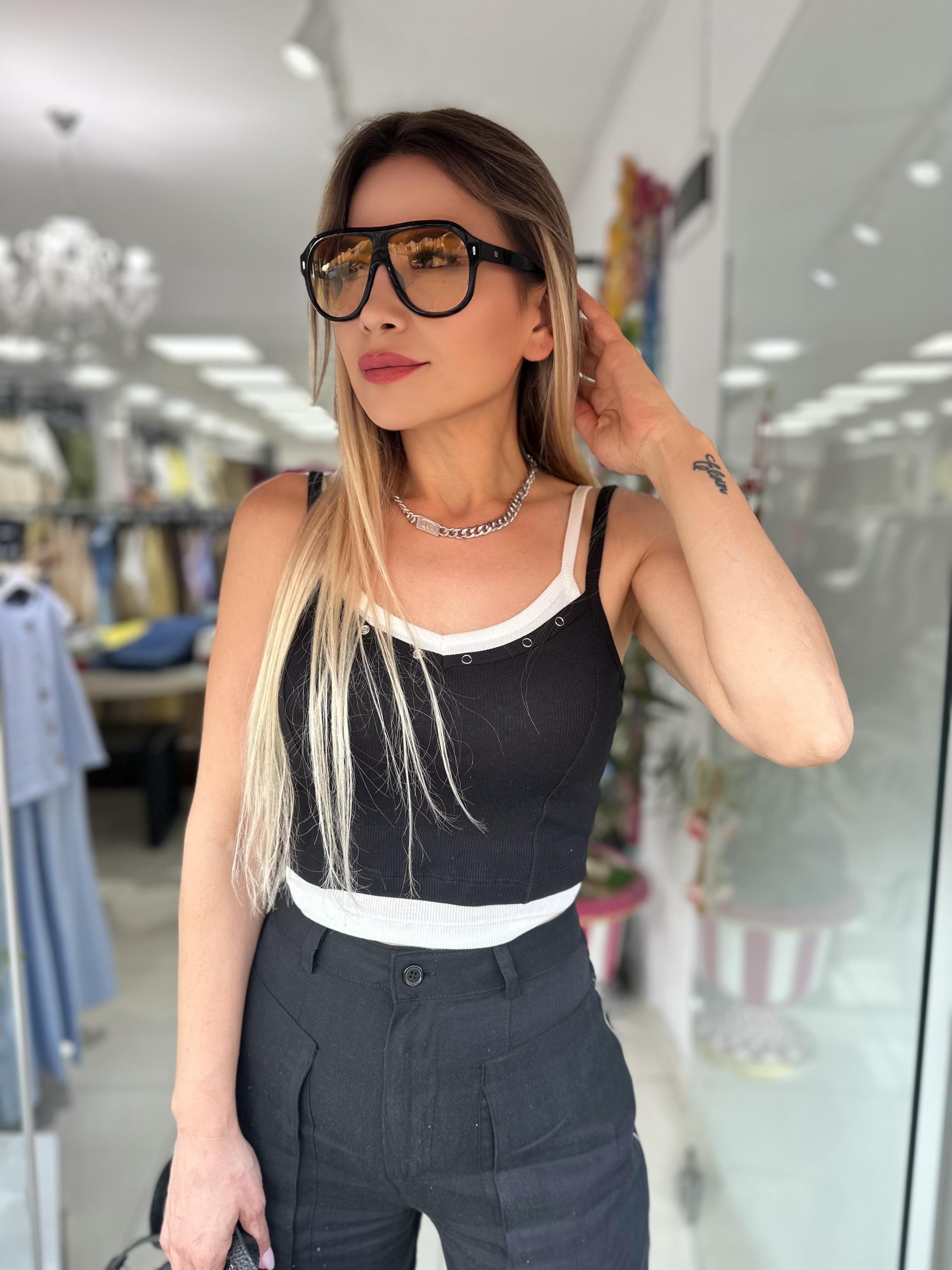 Siyah Çift Görünümlü Askılı Bluz