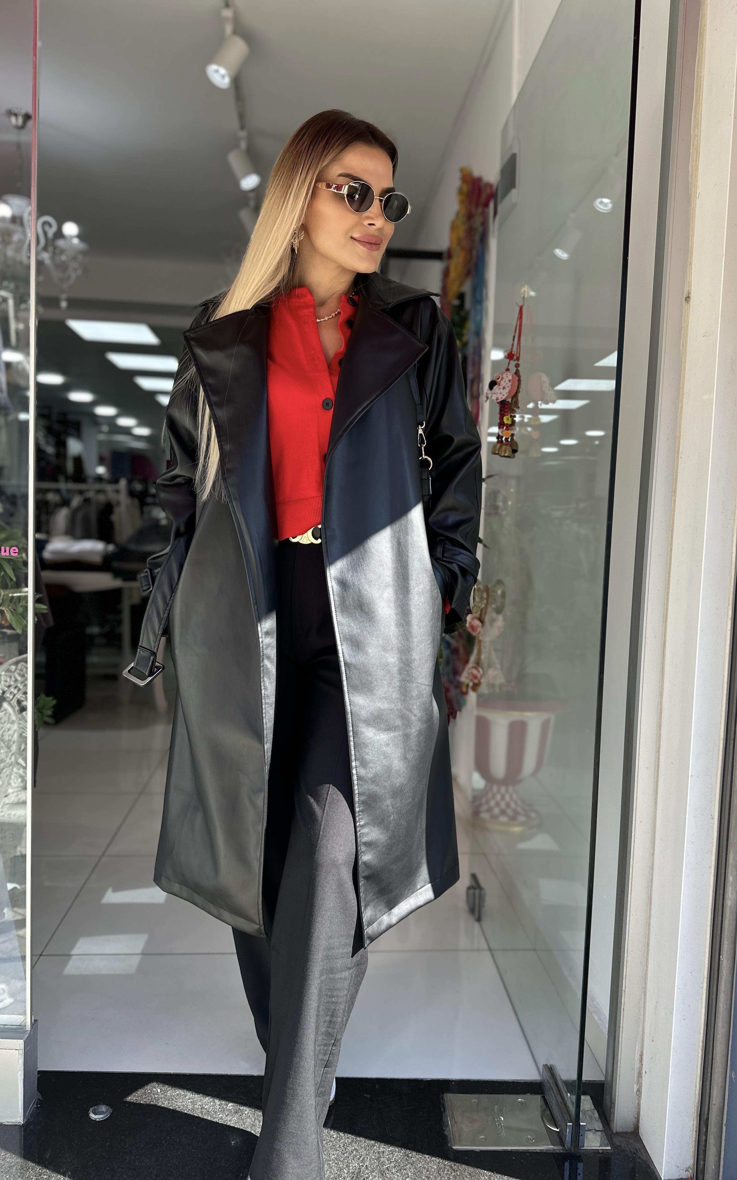 Siyah Deri Kuşaklı Trençkot