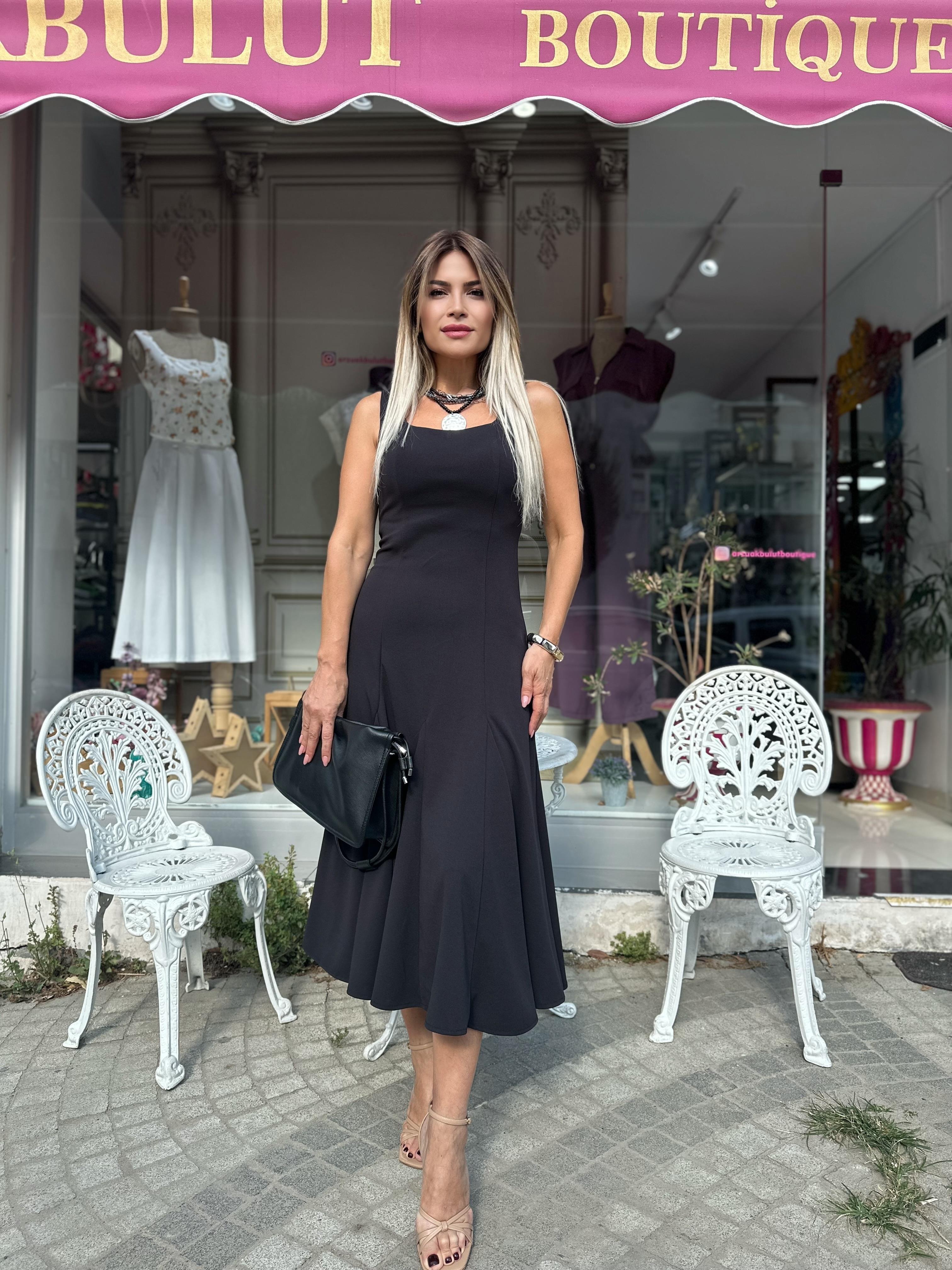 Siyah Eteği Volanlı Midi Elbise