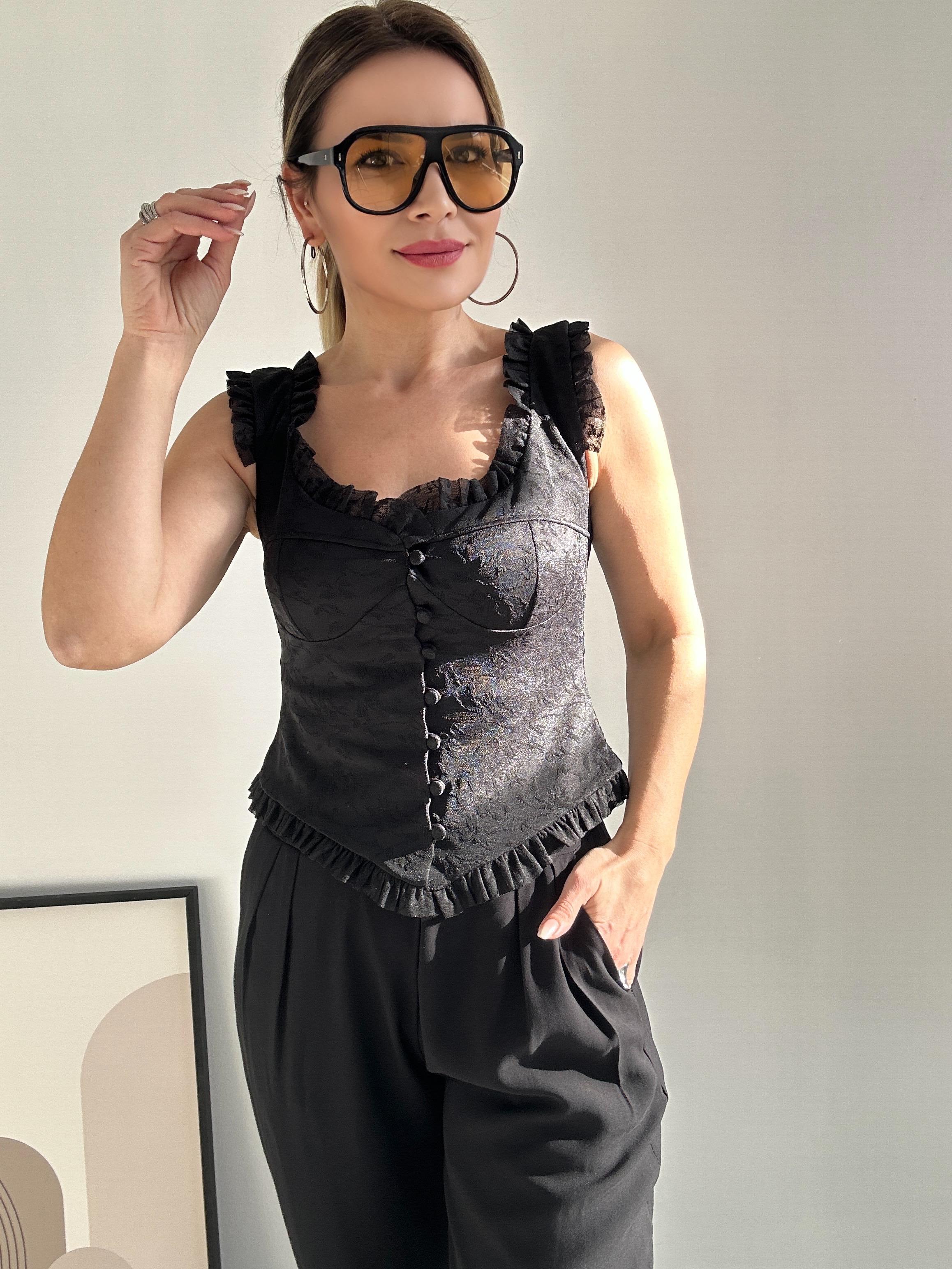 Siyah Fırfır Detaylı Dantelli Bluz