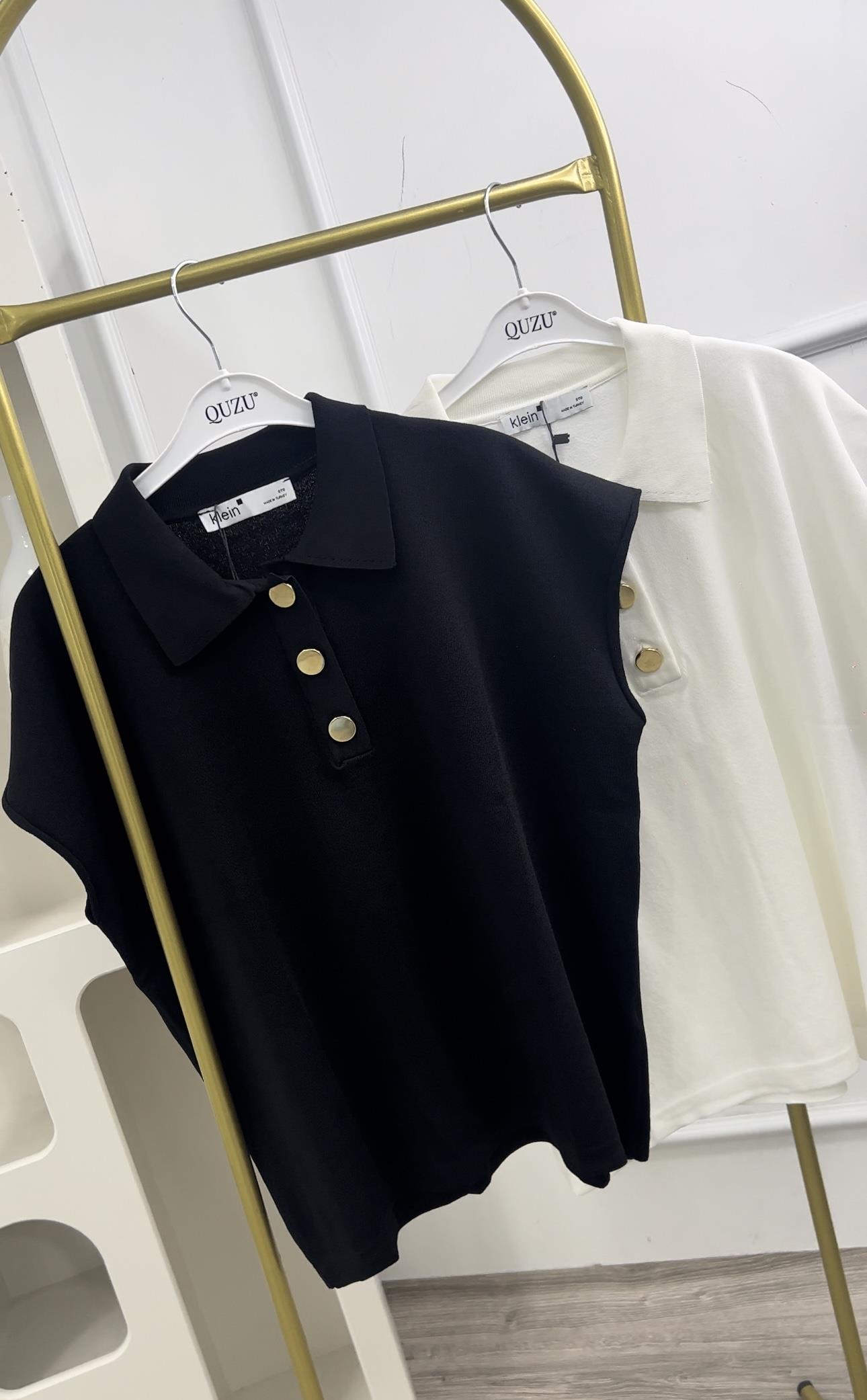 Siyah Gold Düğme Detaylı Triko 