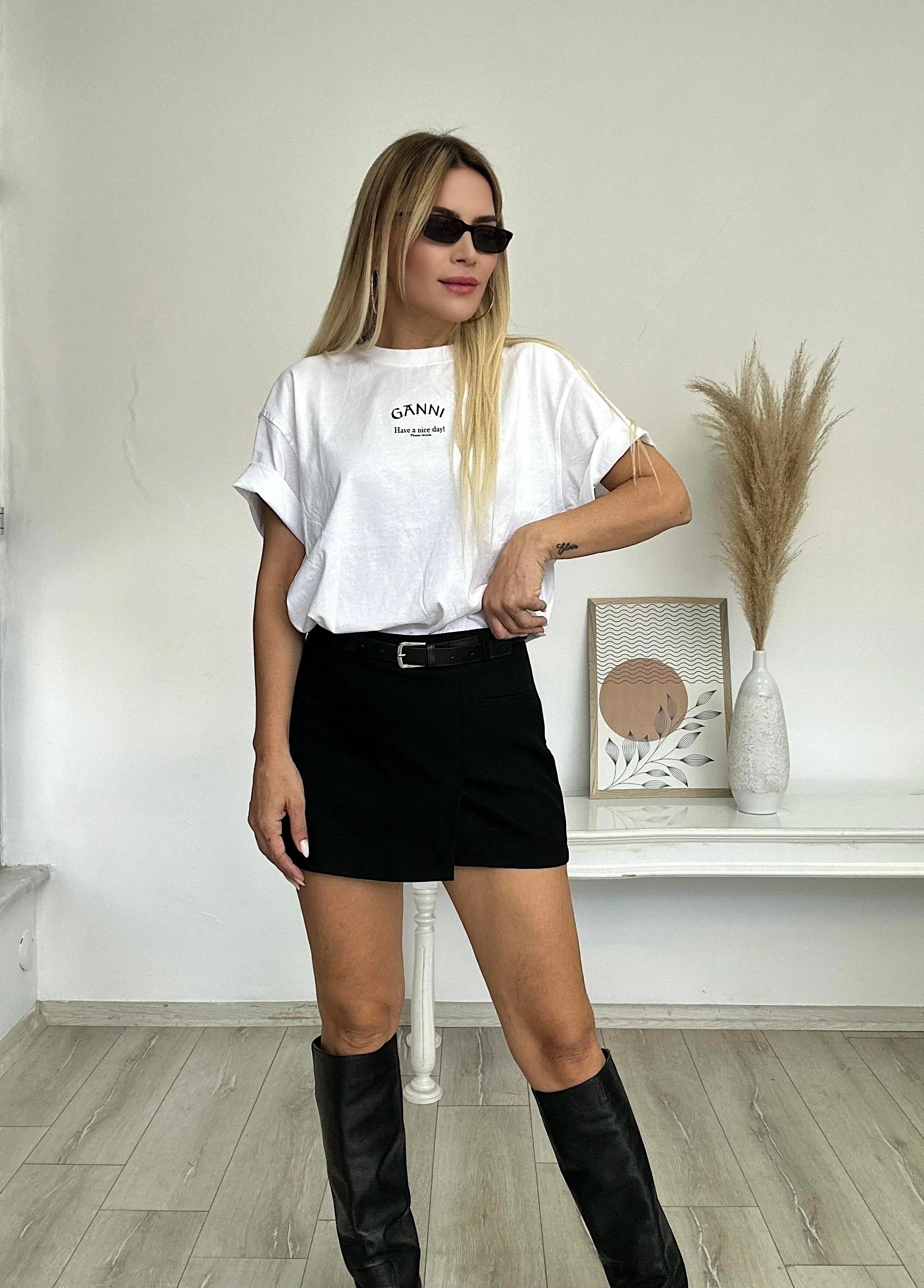 Siyah İçi Şortlu Kemerli Etek
