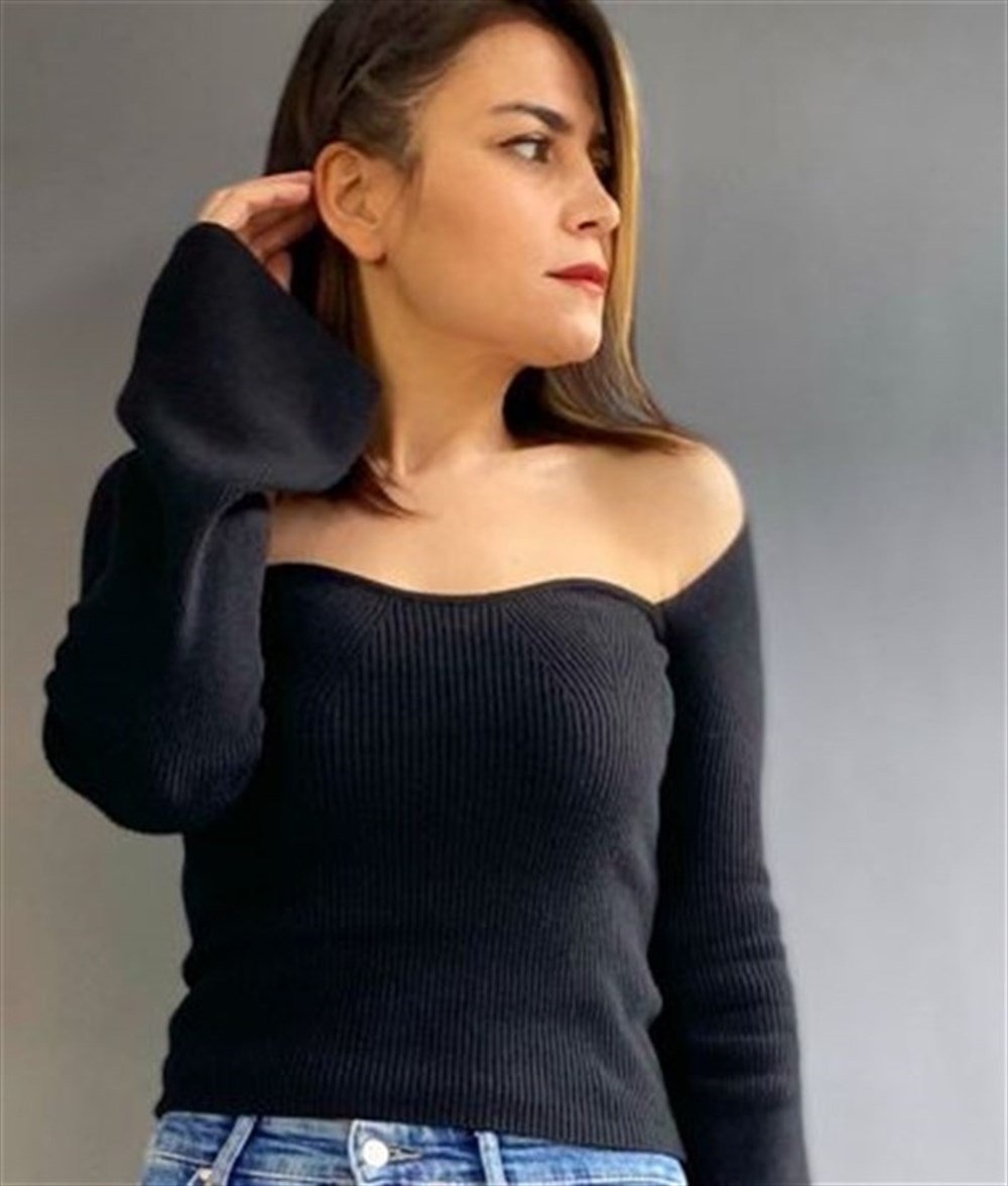 SİYAH KALP YAKA TRİKO