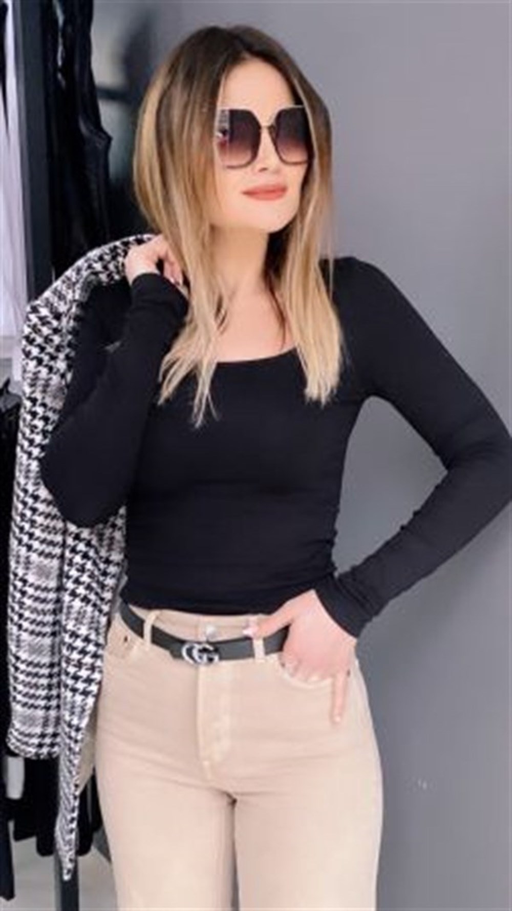 SİYAH KARE YAKA BODY