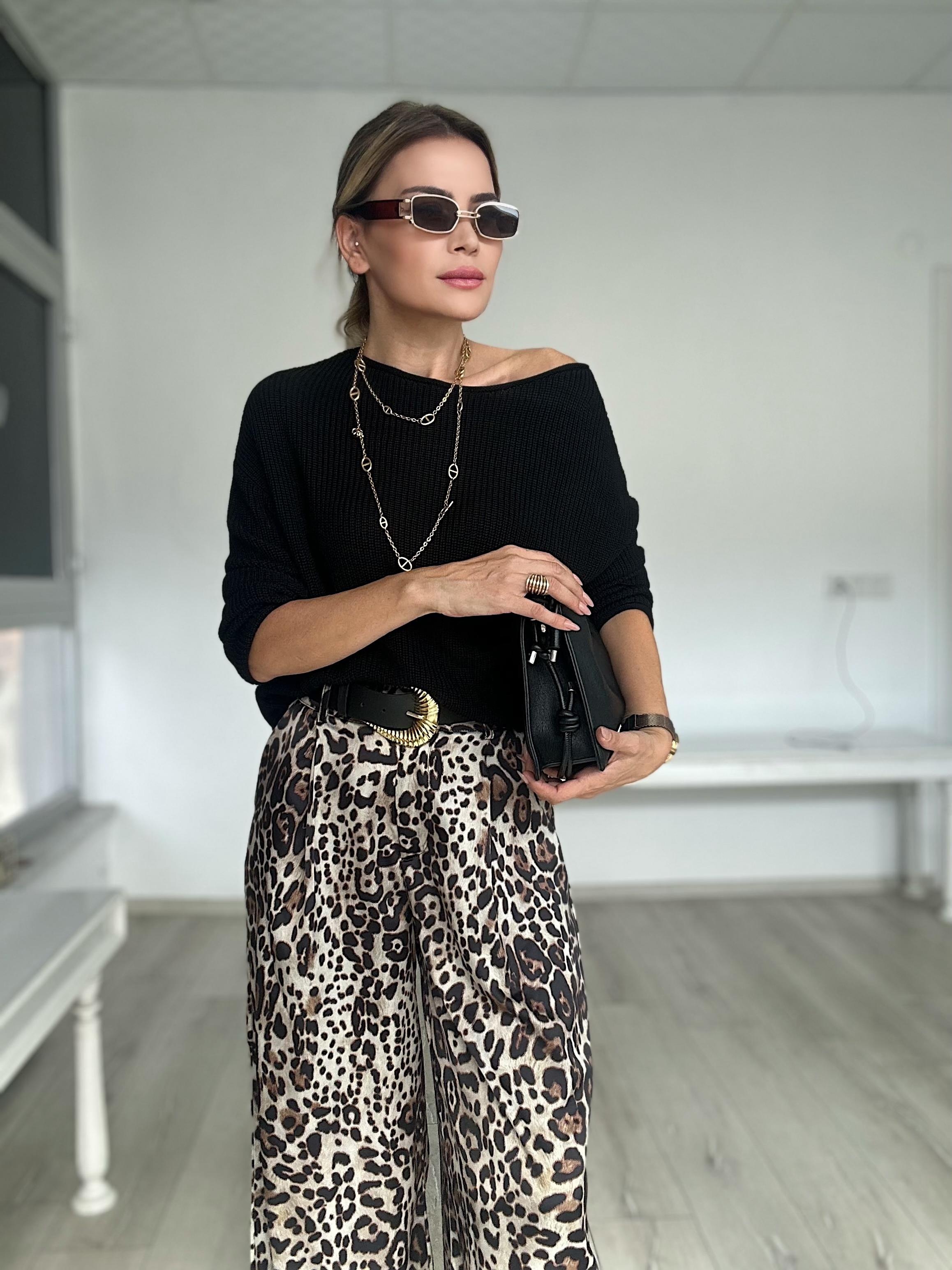 Siyah Kayık Yaka Basic Triko Kazak 