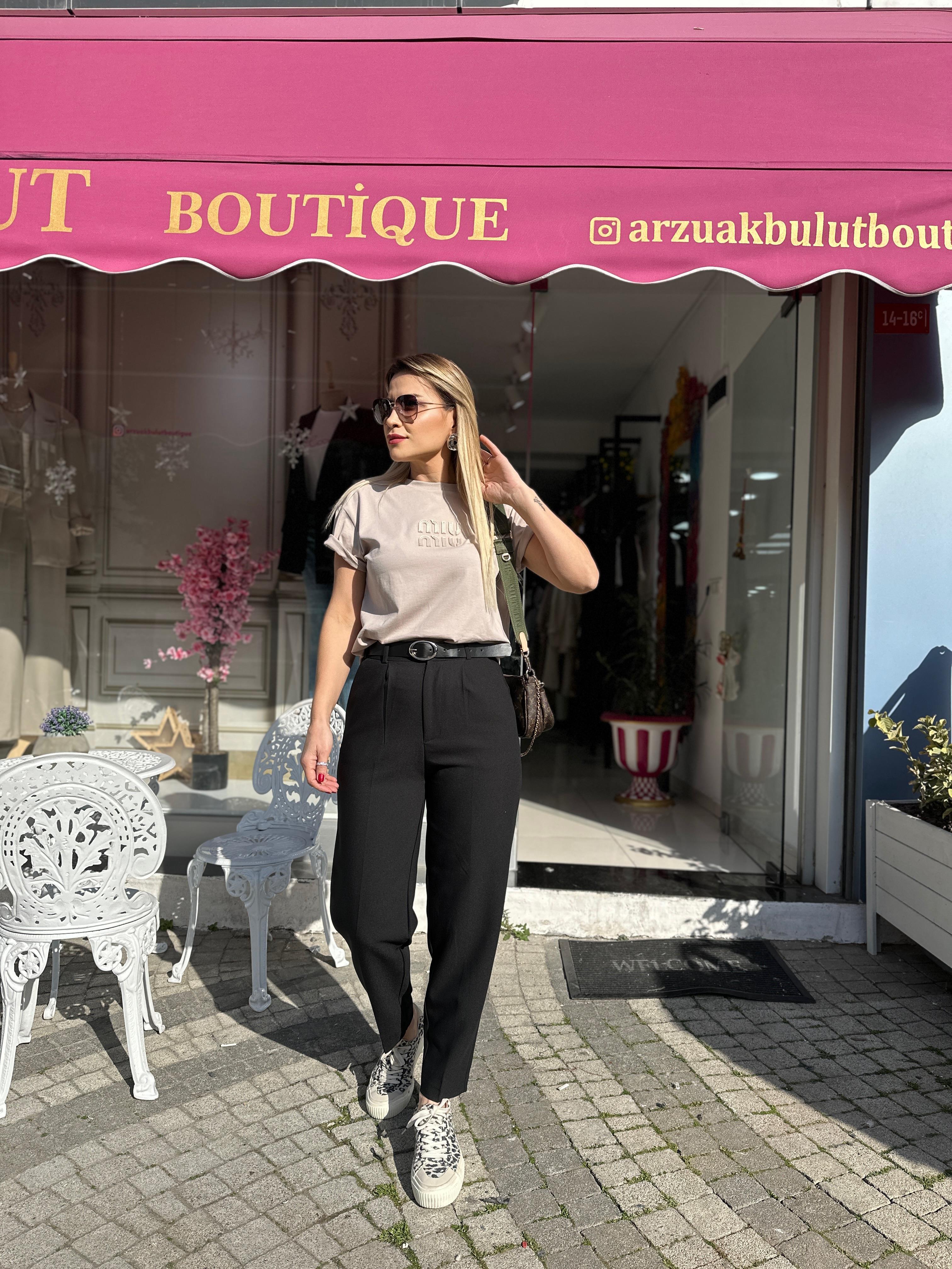 Siyah Kemerli Yüksek Bel Havuc Pantolon