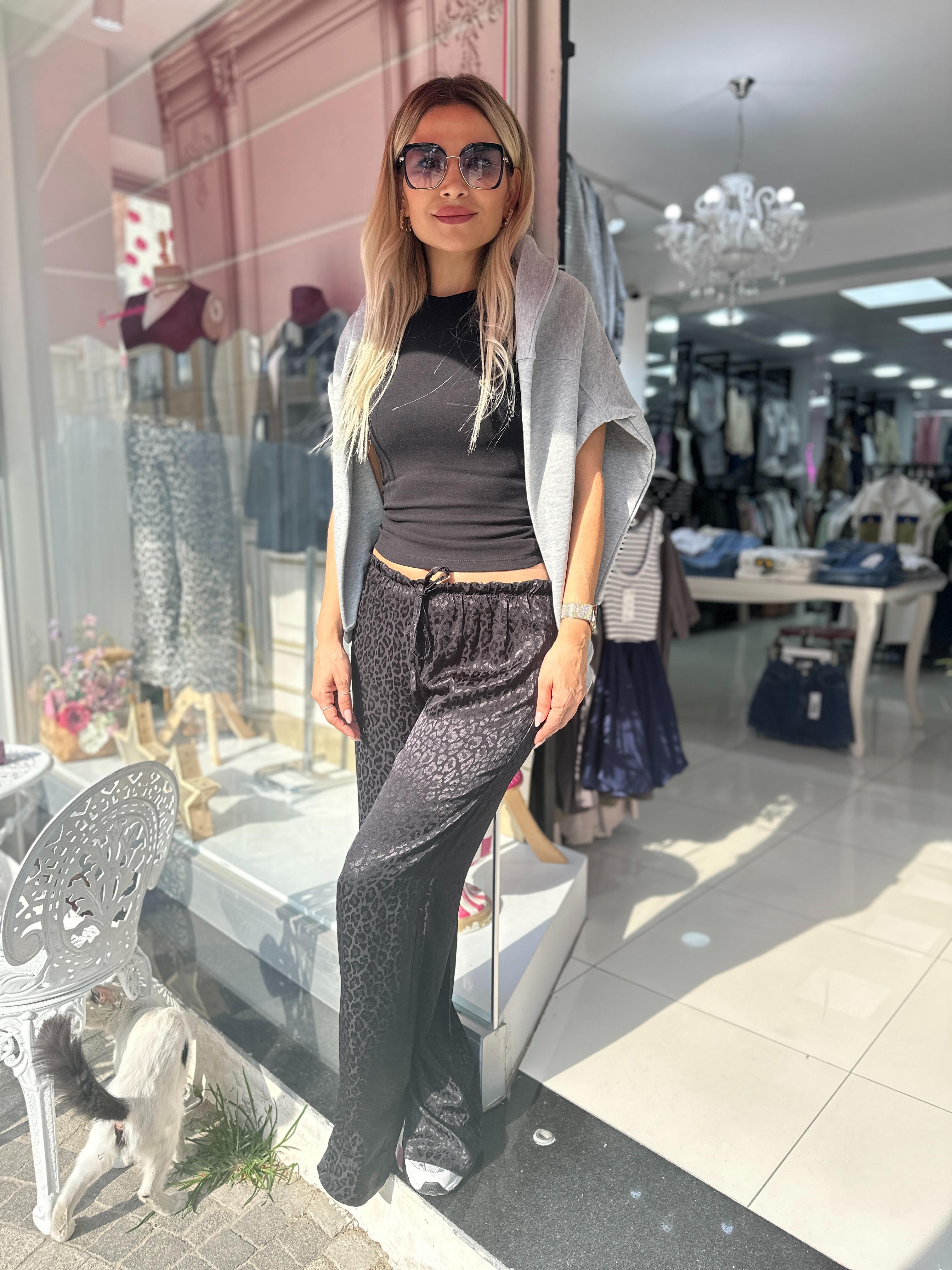 Siyah Leopar Desenli Saten Pantolon