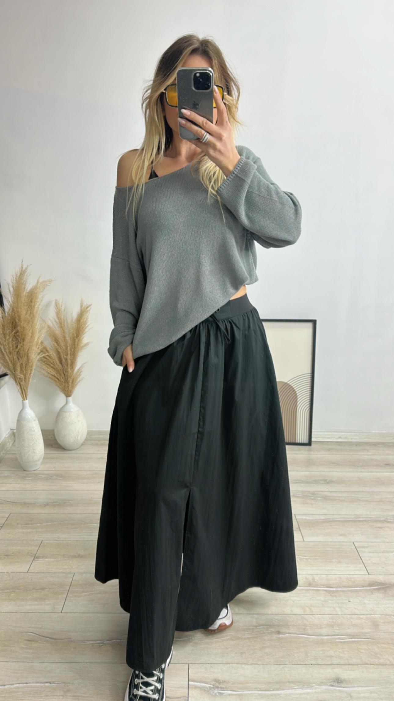 Siyah Önden Yırtmaçlı Etek 