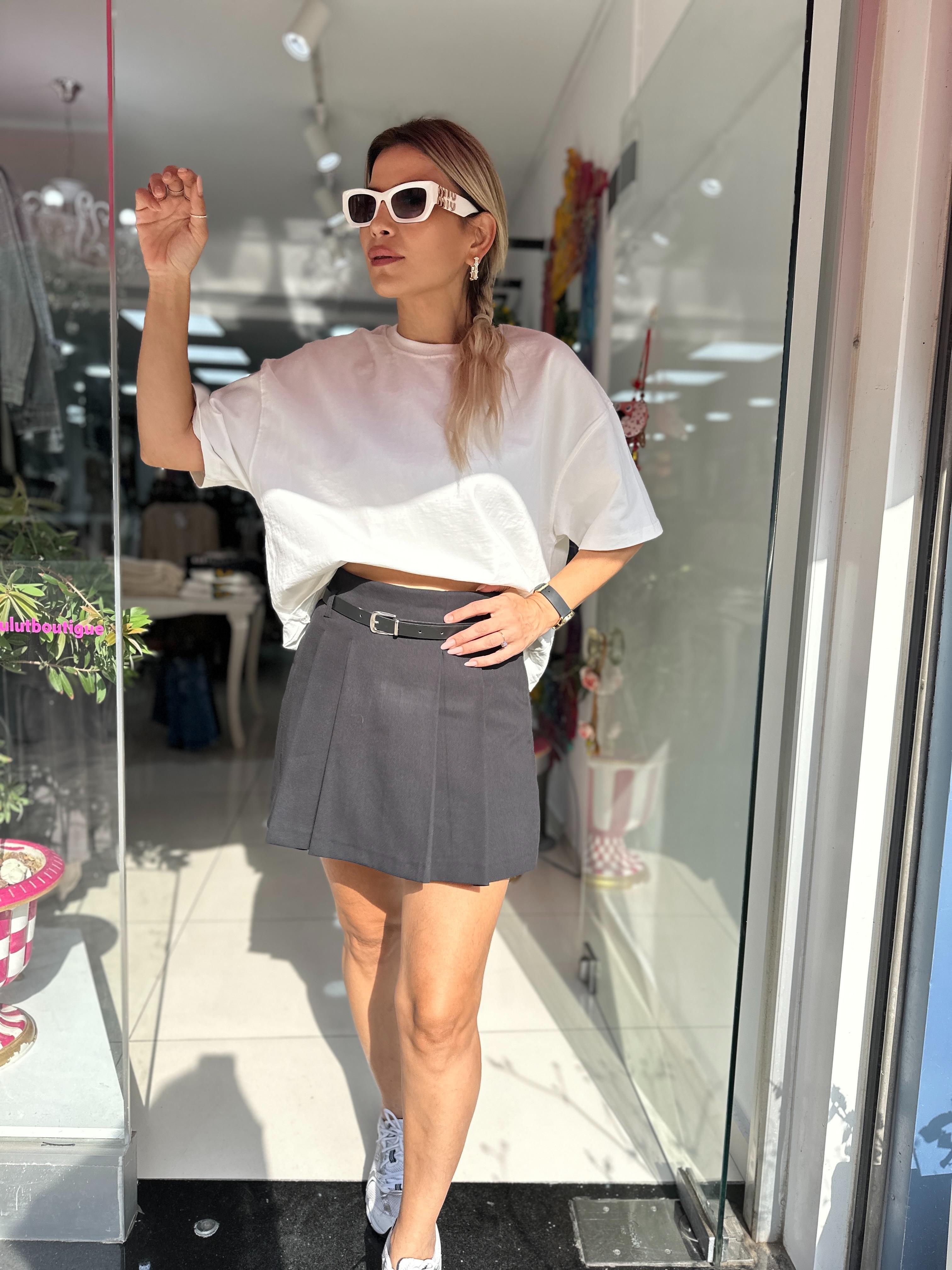 Siyah Önü Pileli  Şort Etek 