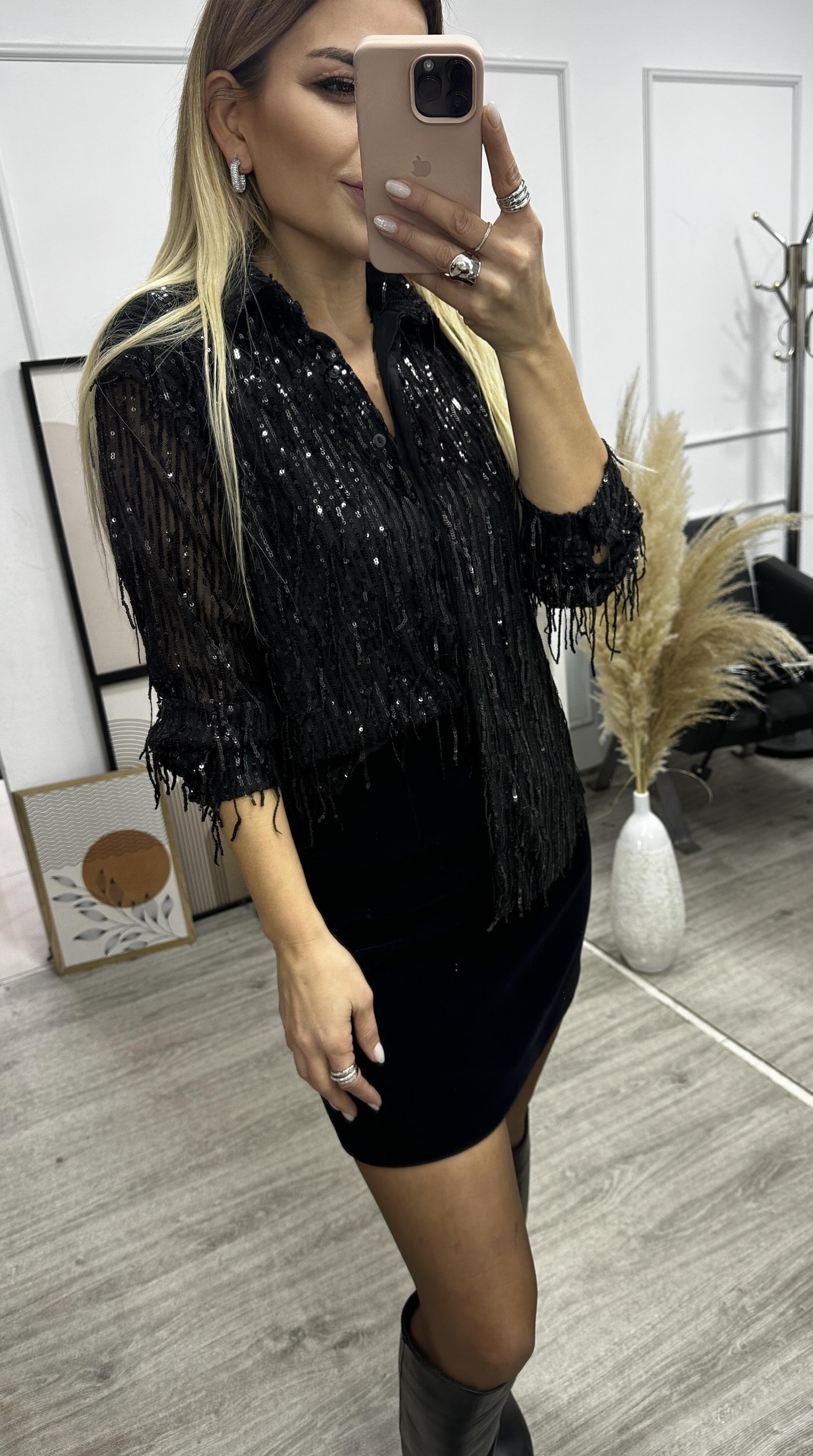 Siyah Sacaklı Gömlek 