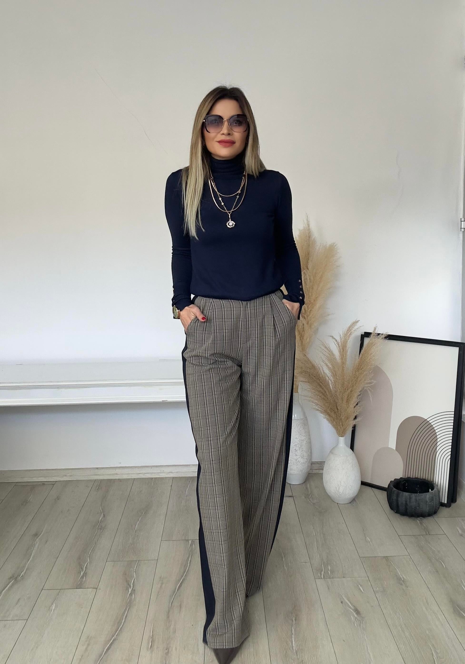 Tasarım Arkası Lacivert Önü Ekoseli Pantolon