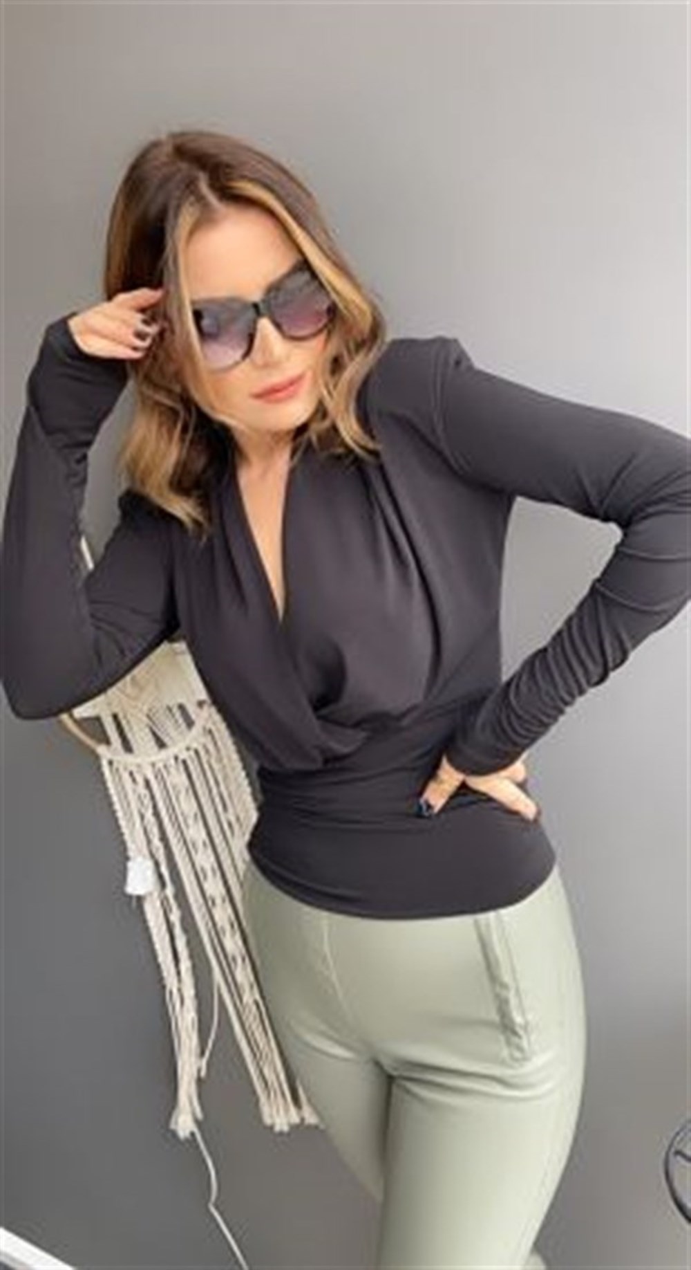 VATKALI KRUVAZE YAKA SİYAH BLUZ