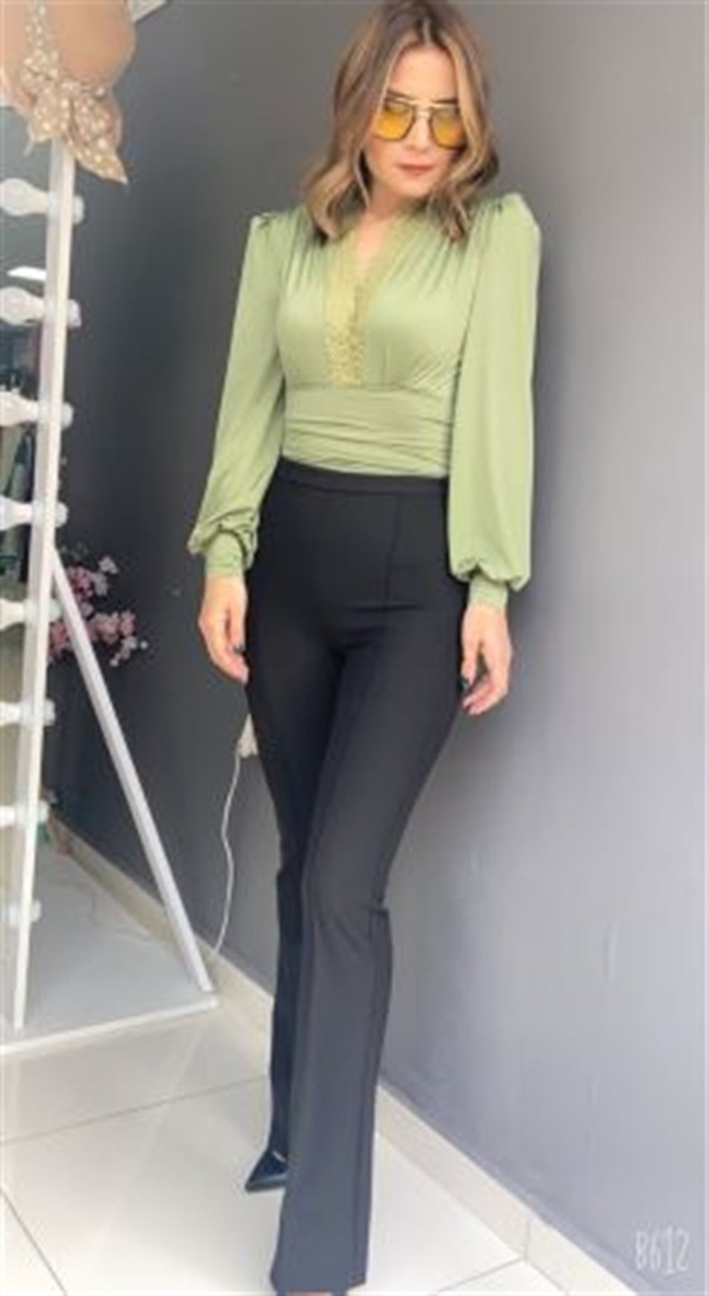 YAKA DANTELLİ HAKİ BODYSUİT