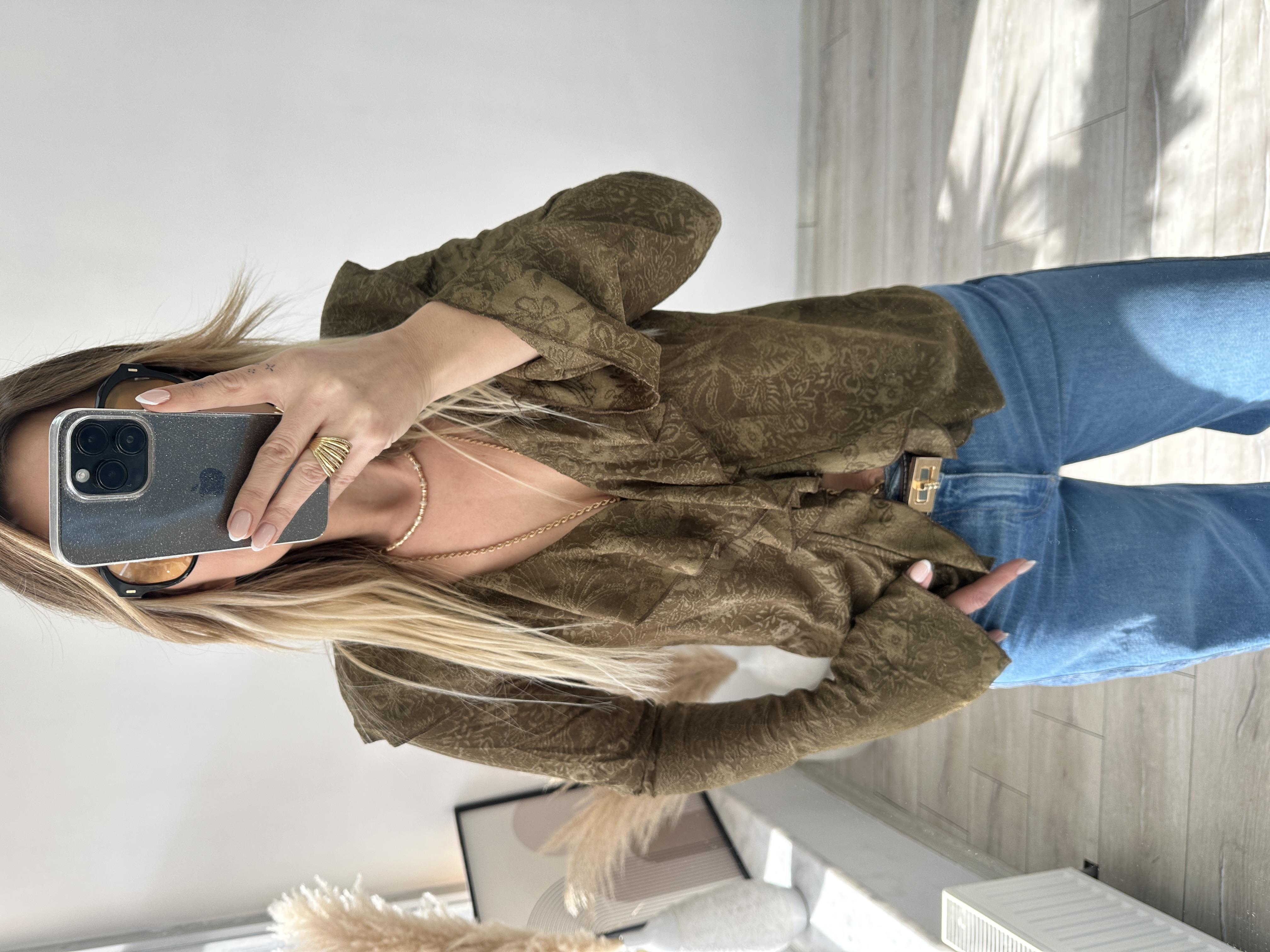 Yeşil Bağlama Detaylı Bluz 