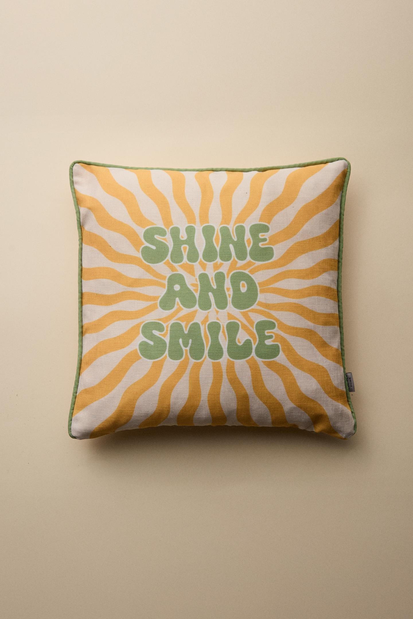 Shine and Smile Baskılı Biye Detaylı Kırlent Kılıfı