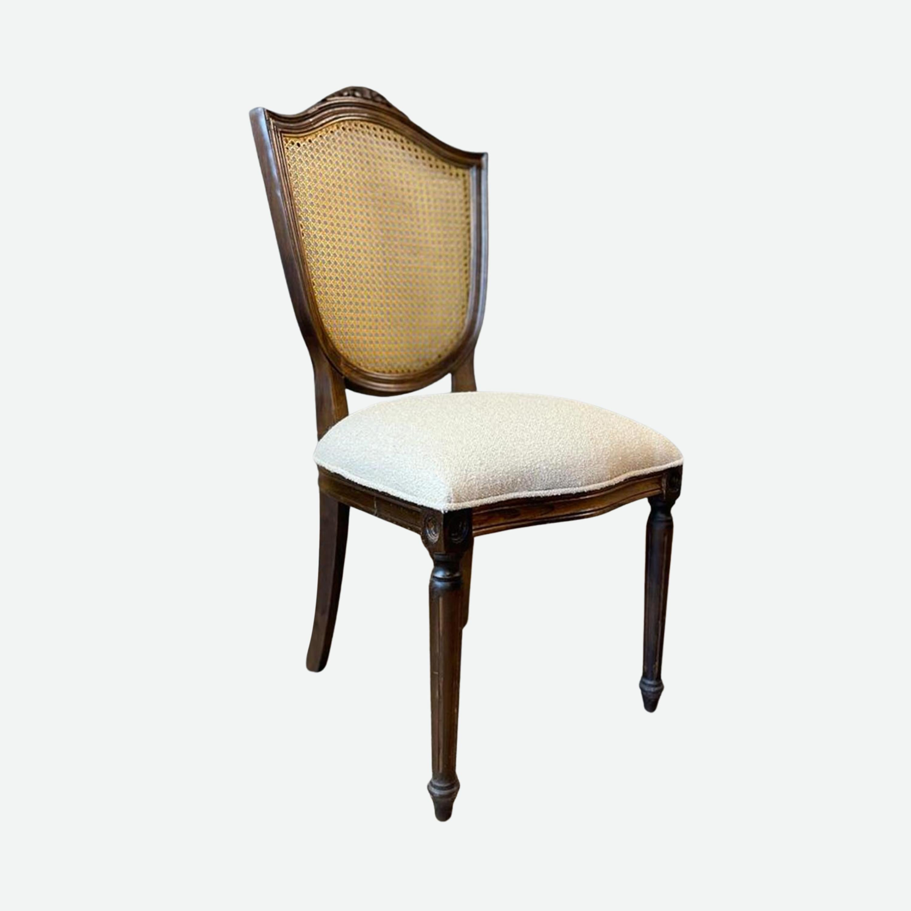  Etiwood Goblet Sandalye Etiwood Goblet SandalyeAhşap Sandalyeler Etiwood Goblet Sandalye