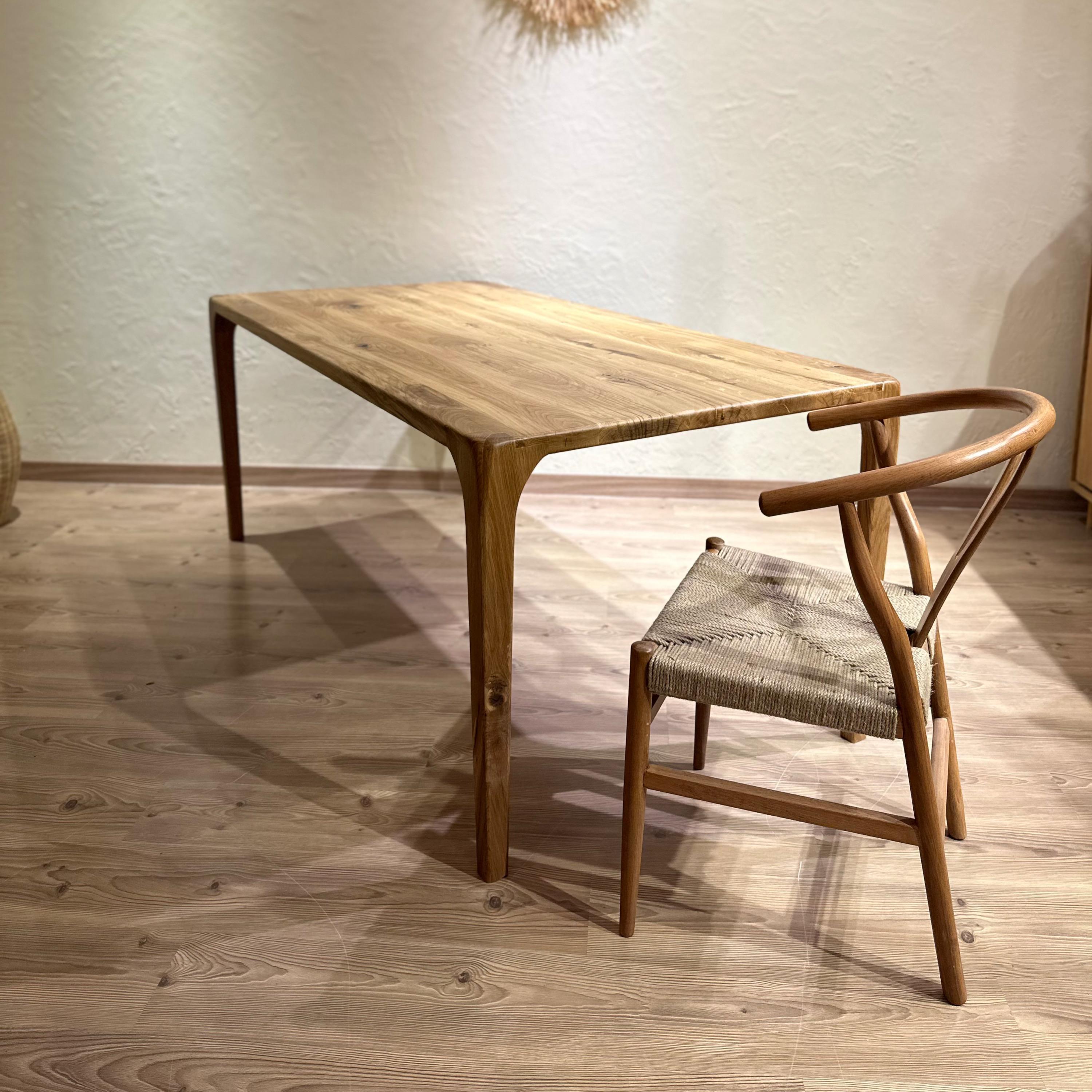 Etiwood Hook Meşe Yemek Masası   Etiwood Hook Meşe Yemek MasasıYemek MasalarıEtiwood Hook Meşe Yemek Masası   