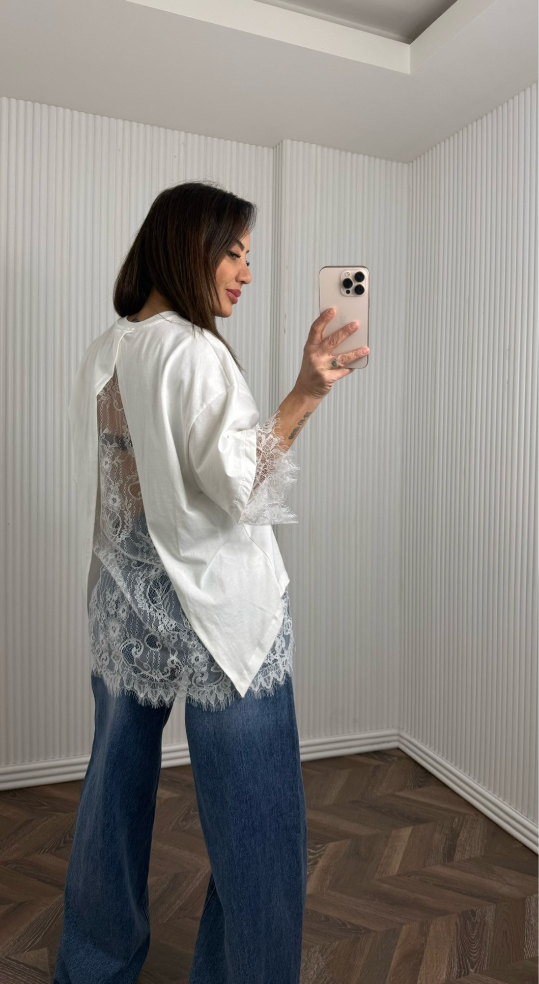 LOREA Beyaz Sırtı Dantel Detaylı Tasarım Tshirt No Sıfır 8