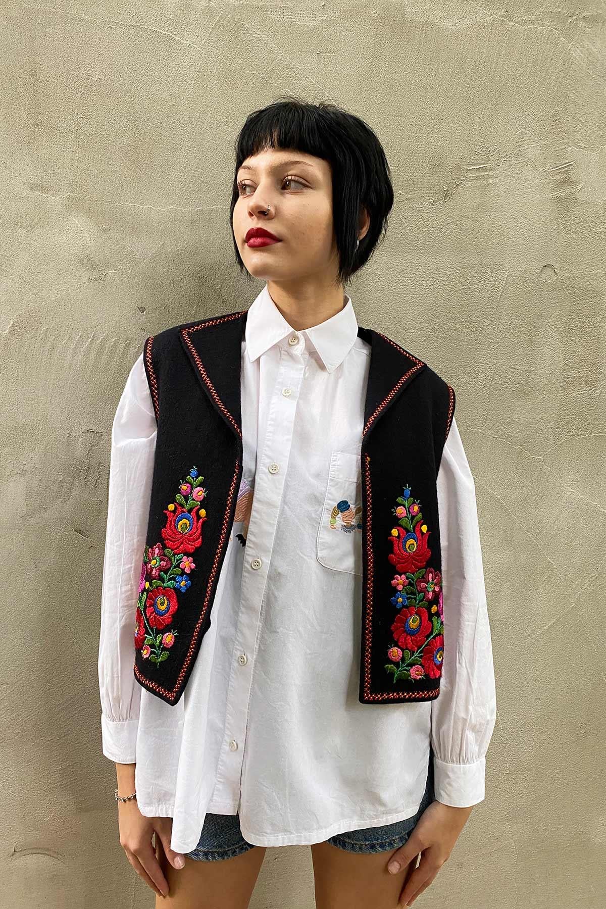Vintage Yün Kaşe İşlemeli Yelek