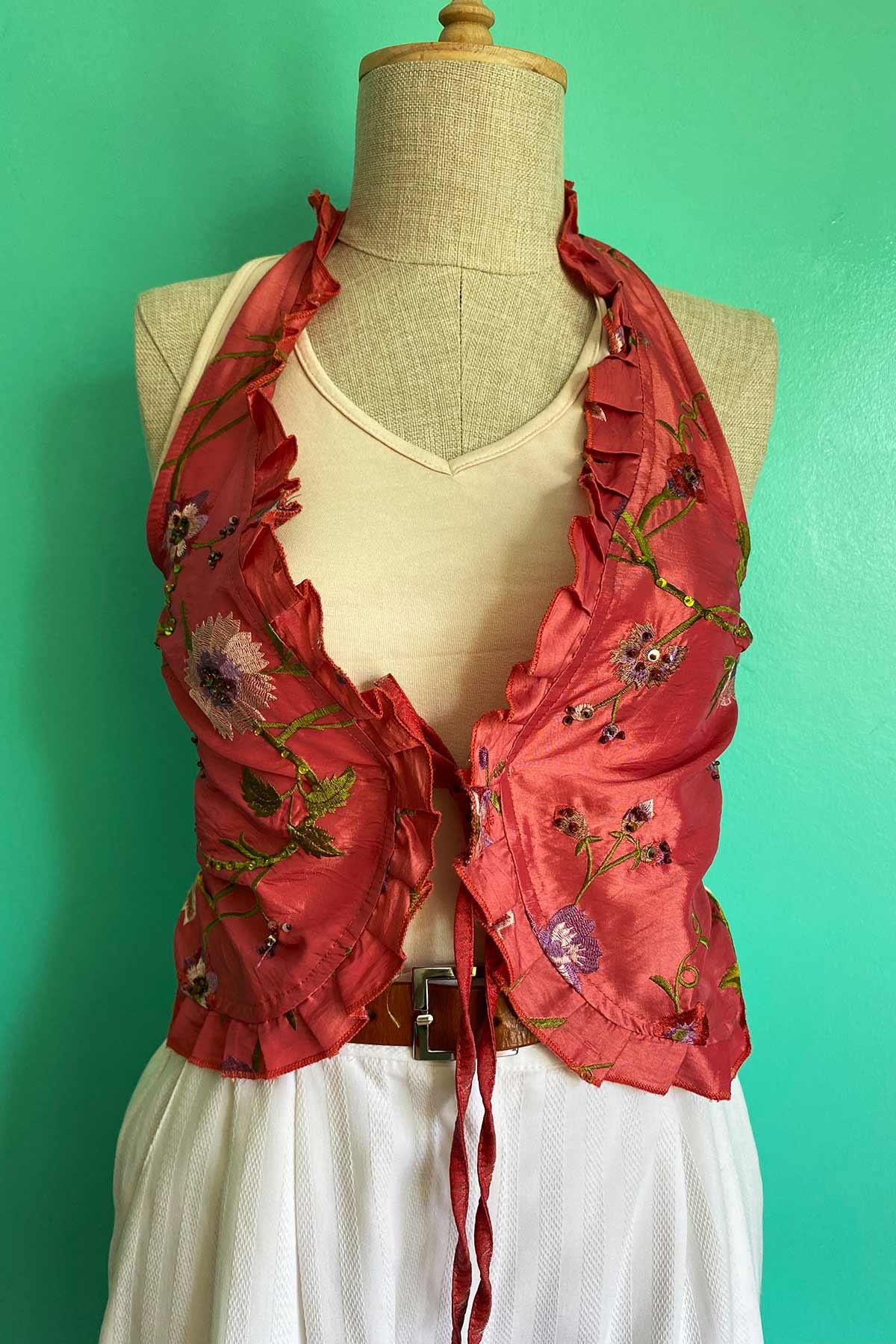 Vintage İşlemeli Yelek Modelli Askılı Bluz