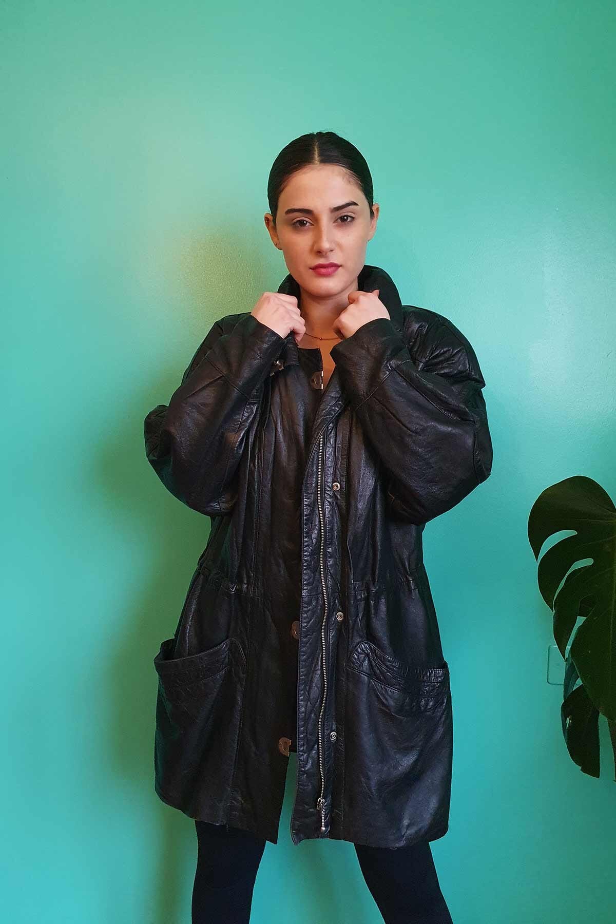 Vintage Siyah Deri Kaban