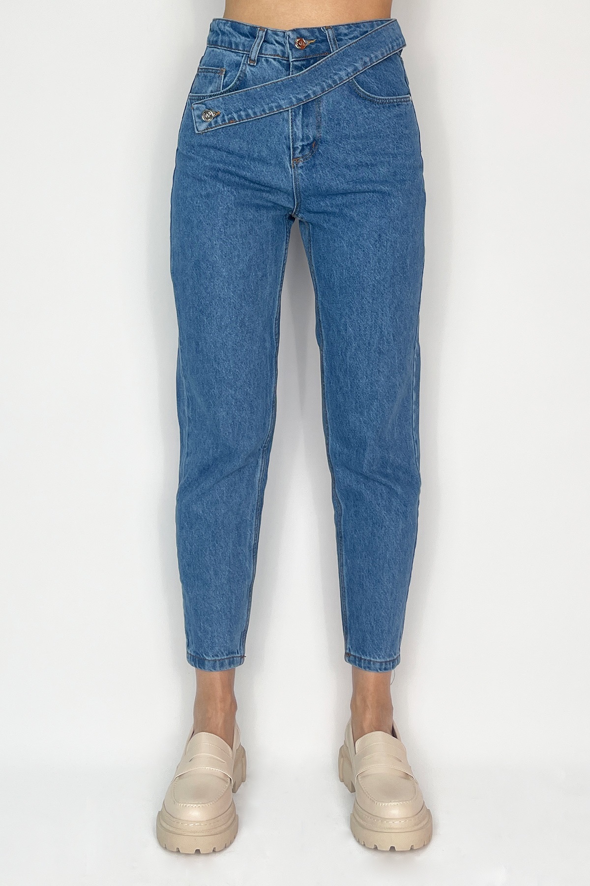 Porno tabiatda suv yaqinida