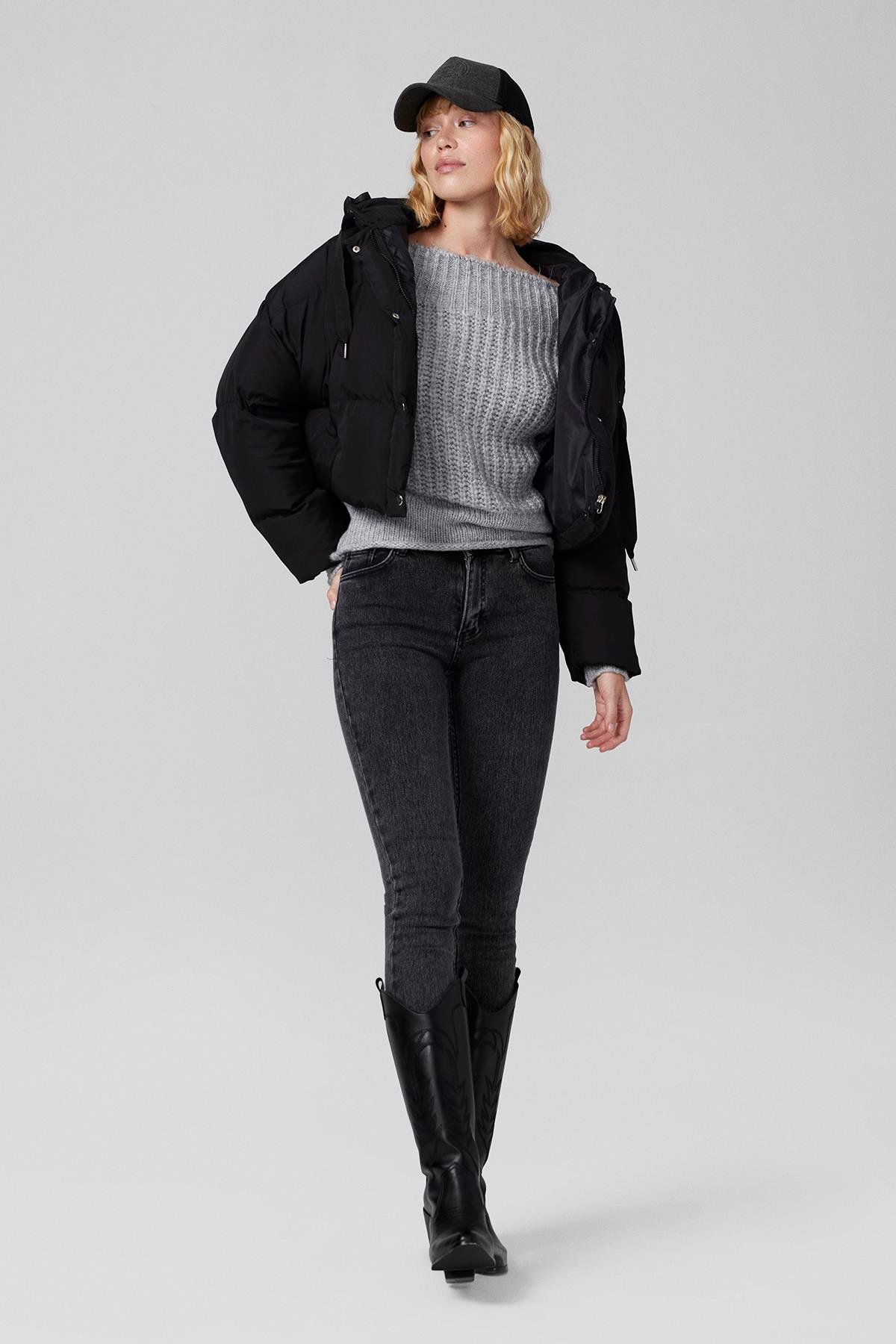 Oversize Etek Ucu Lastikli Kısa Şişme Mont - Siyah-6509-Siyah
