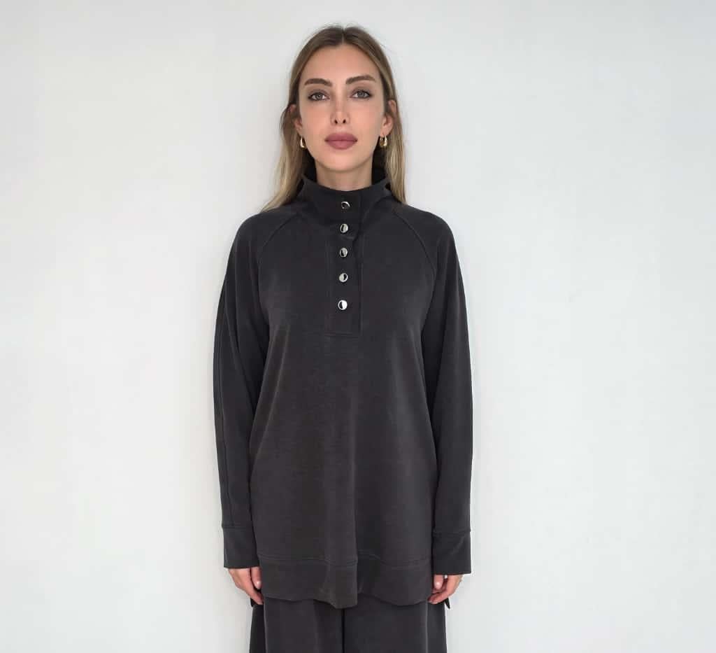 Siyah Düğme Detaylı Sweat