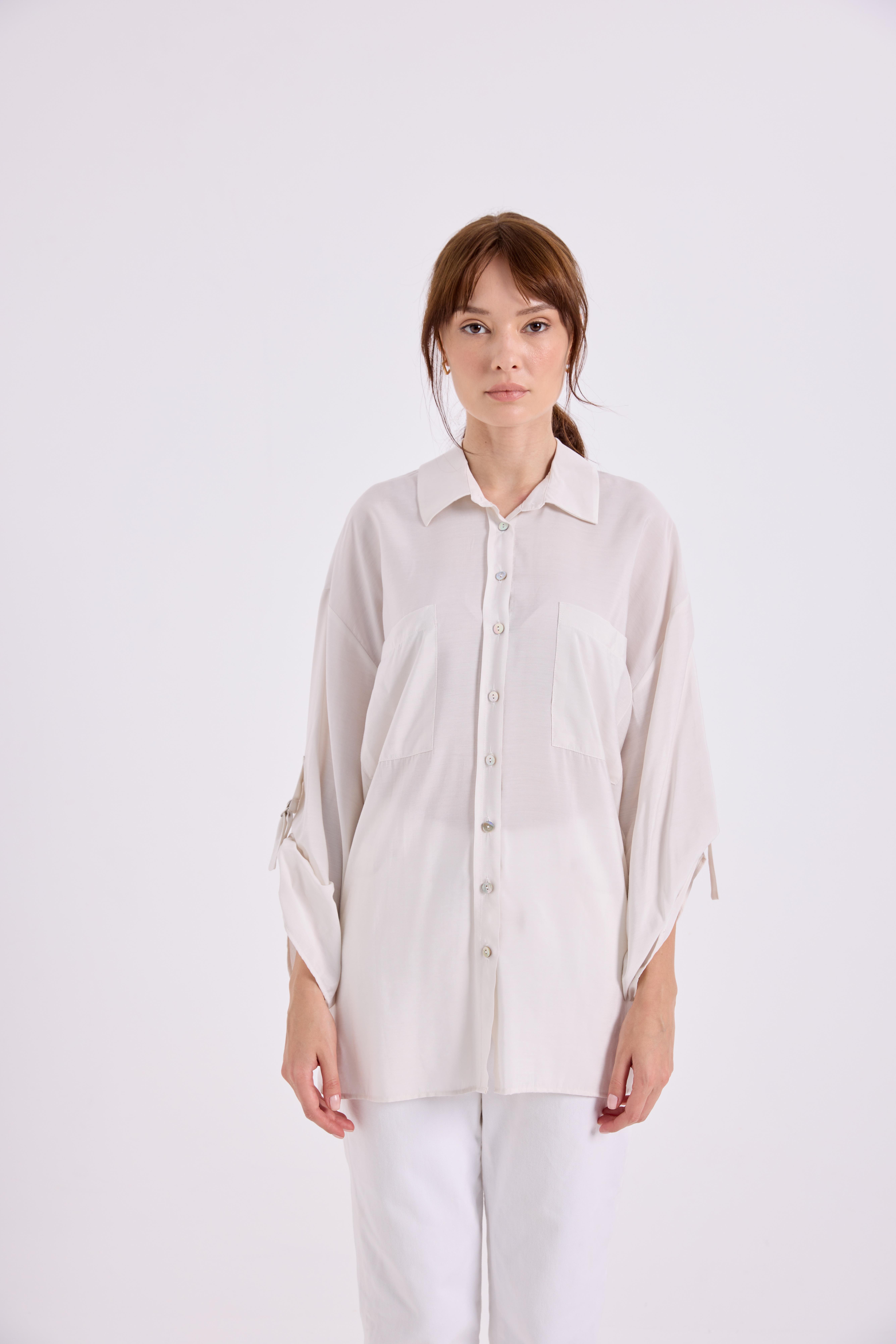 Beyaz Apolet Detaylı Oversize Gömlek