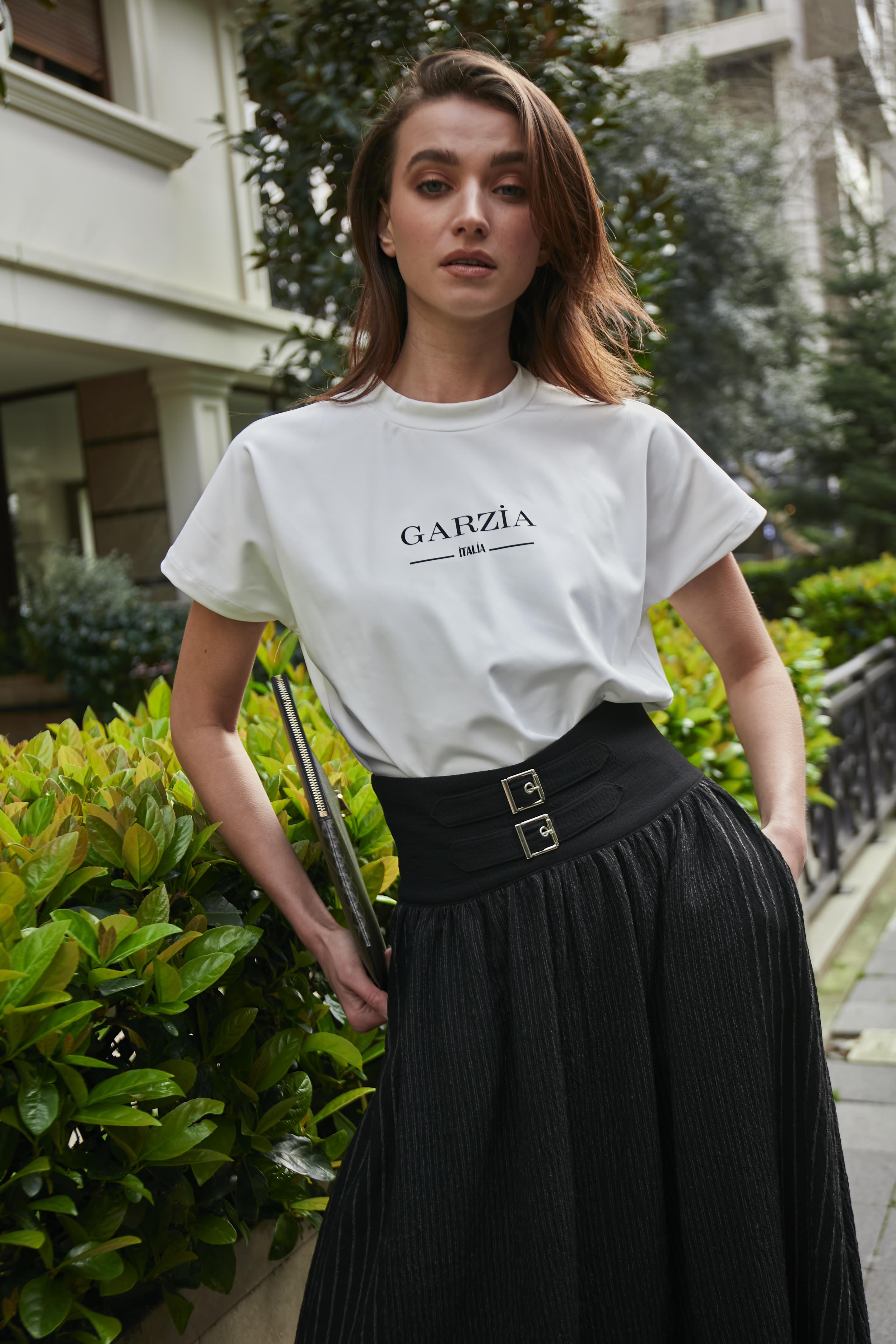 Beyaz Kısa Kollu Garzia Tişört