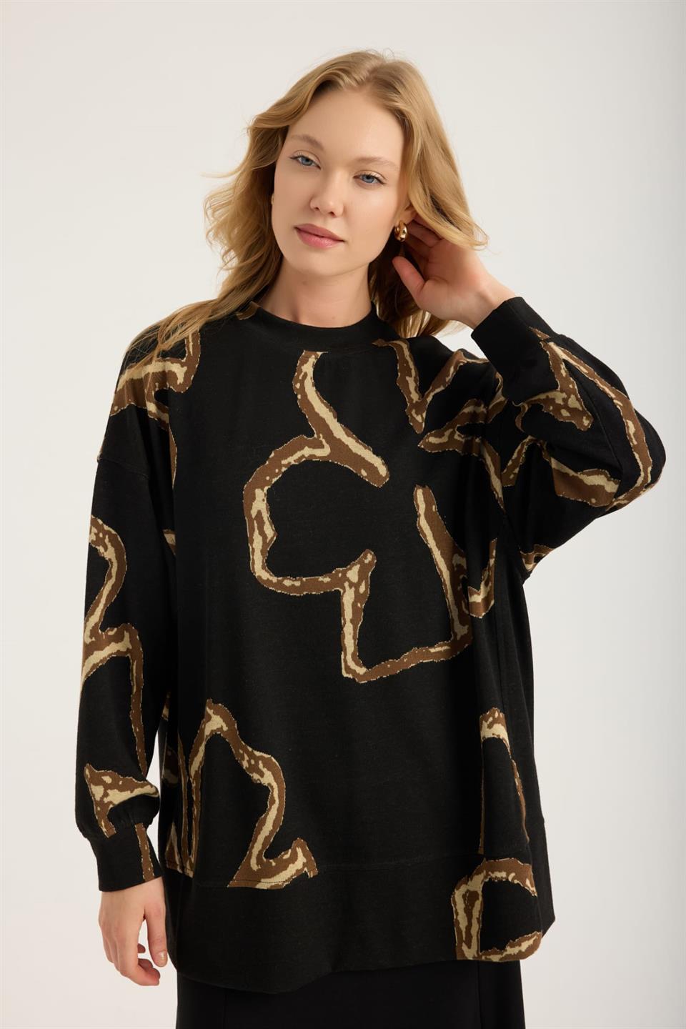 Siyah Çiçek Desenli Örme Sweat