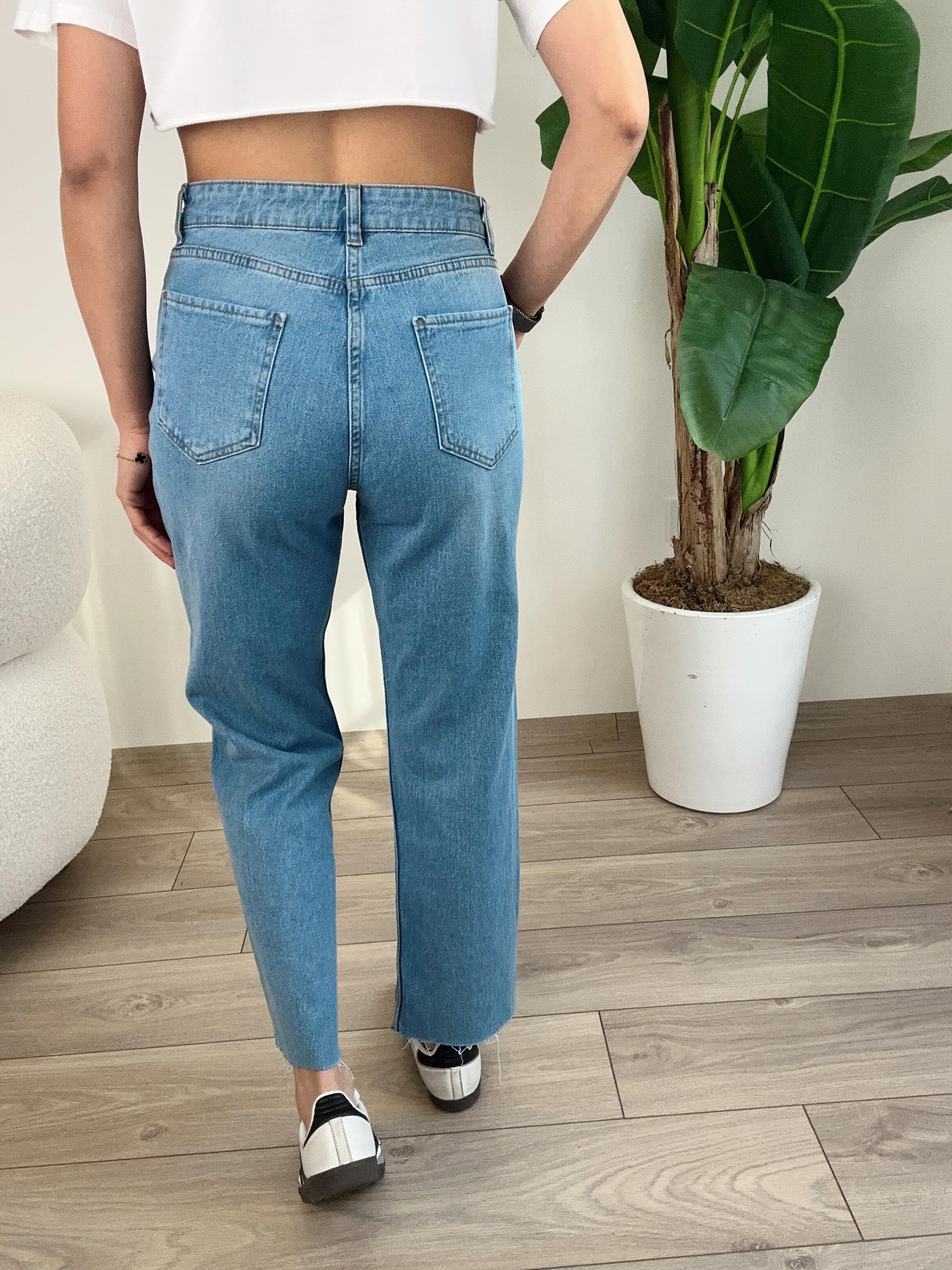 Açık Mavi Kesik Paça Jean